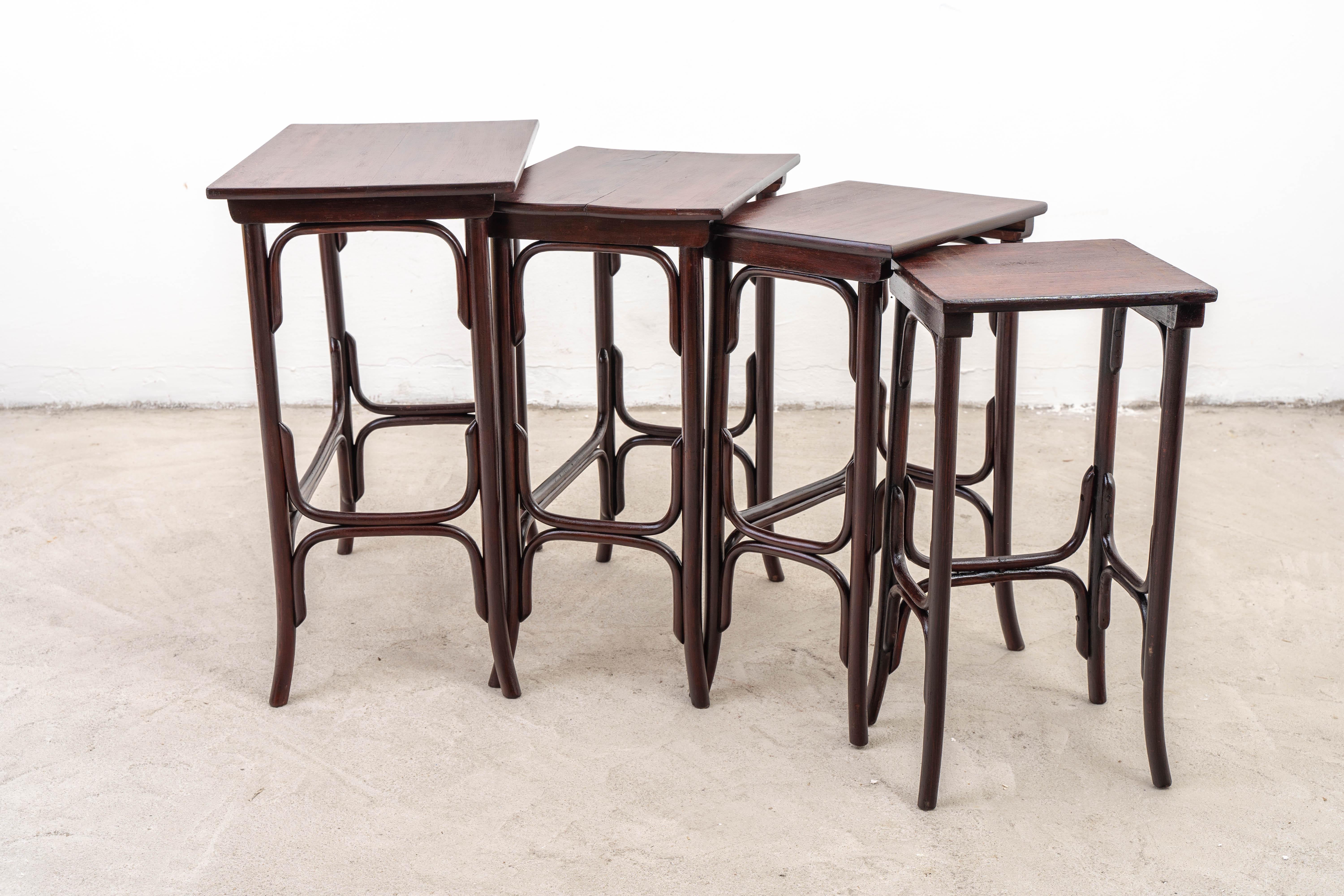 Early 20th Century Thonet - Michael Thonet - Nesting tables - No. 10 - Beech For Sale