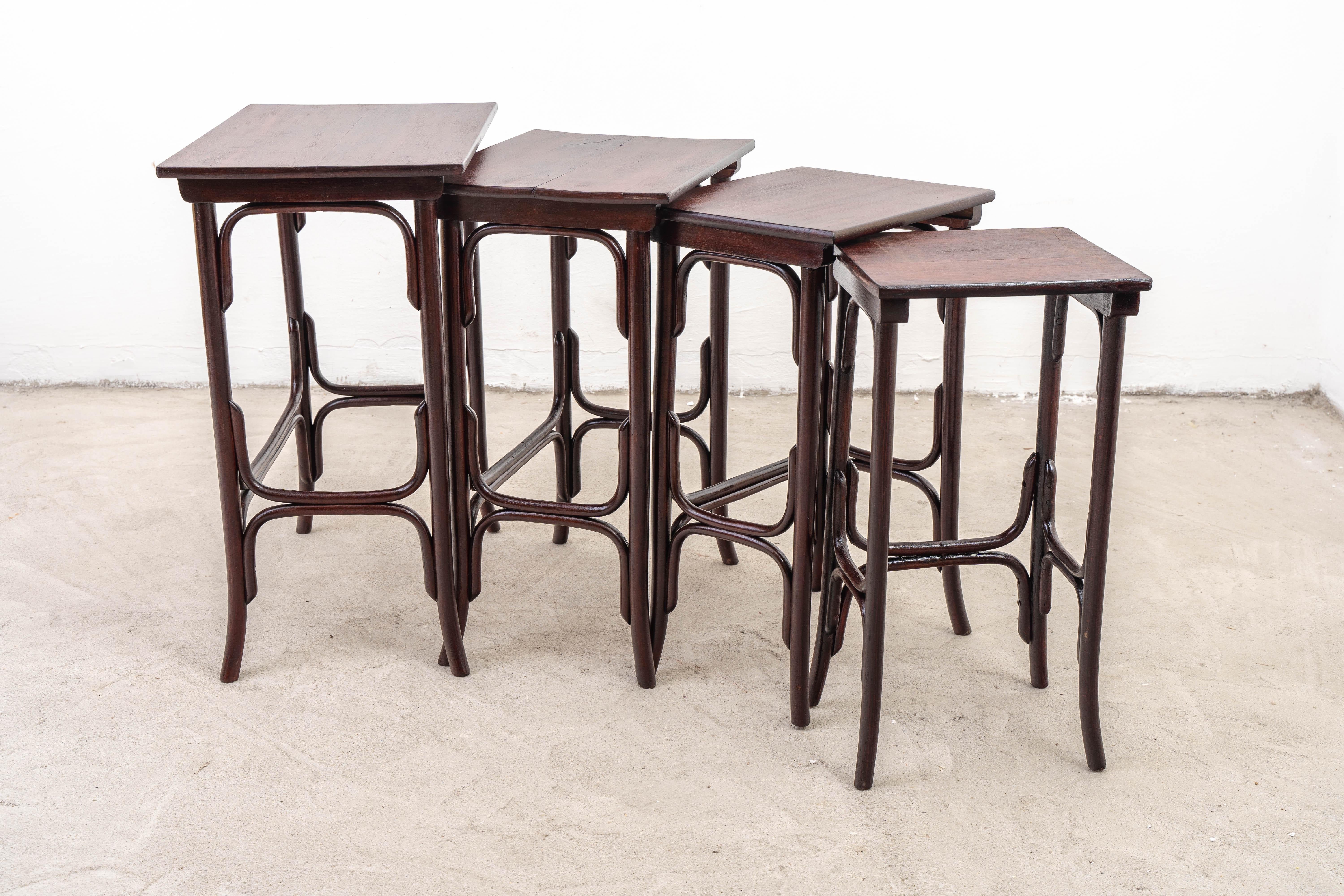 Thonet - Michael Thonet - Nesting tables - No. 10 - Beech For Sale 1