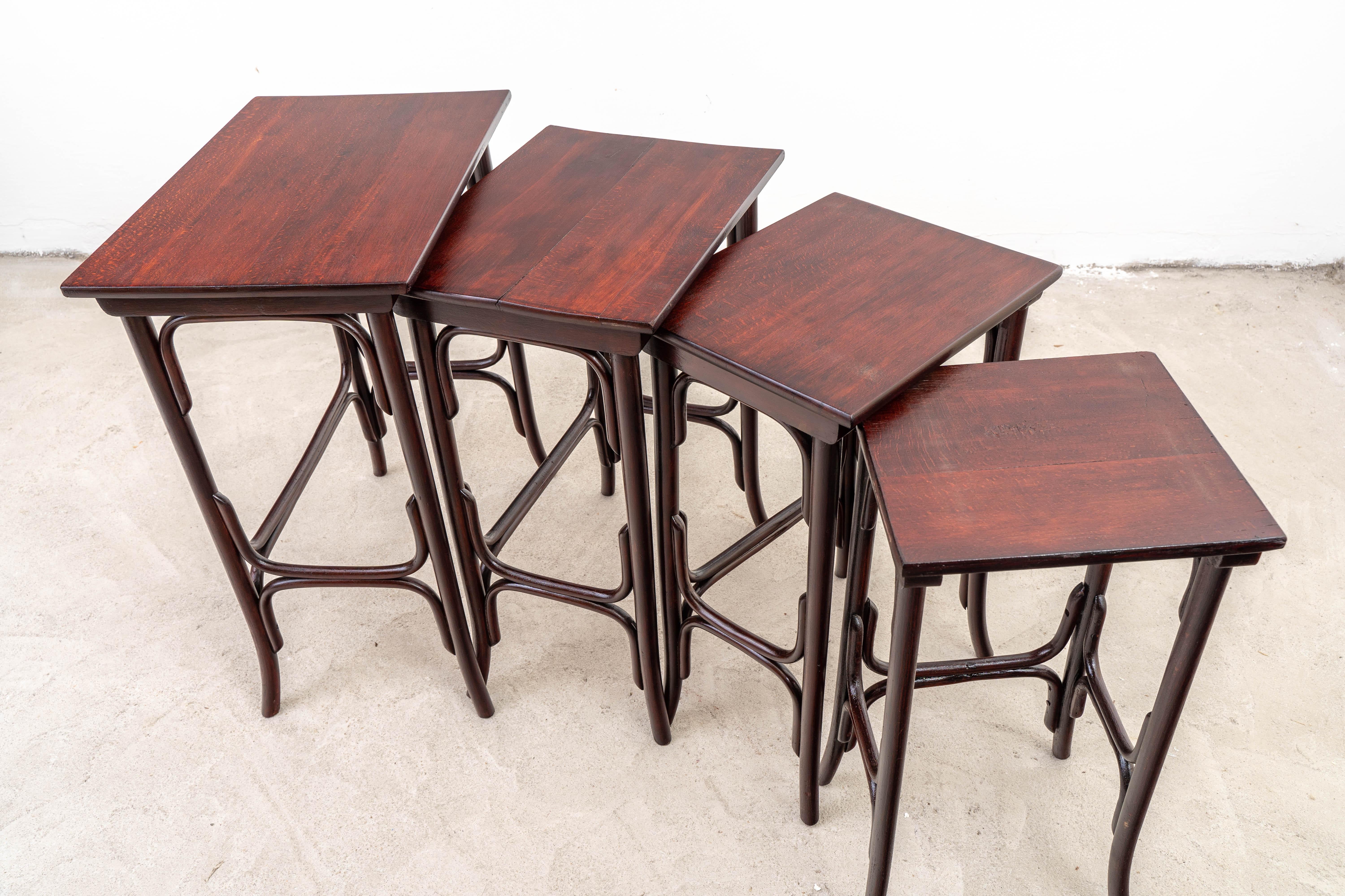 Thonet - Michael Thonet - Nesting tables - No. 10 - Beech For Sale 2