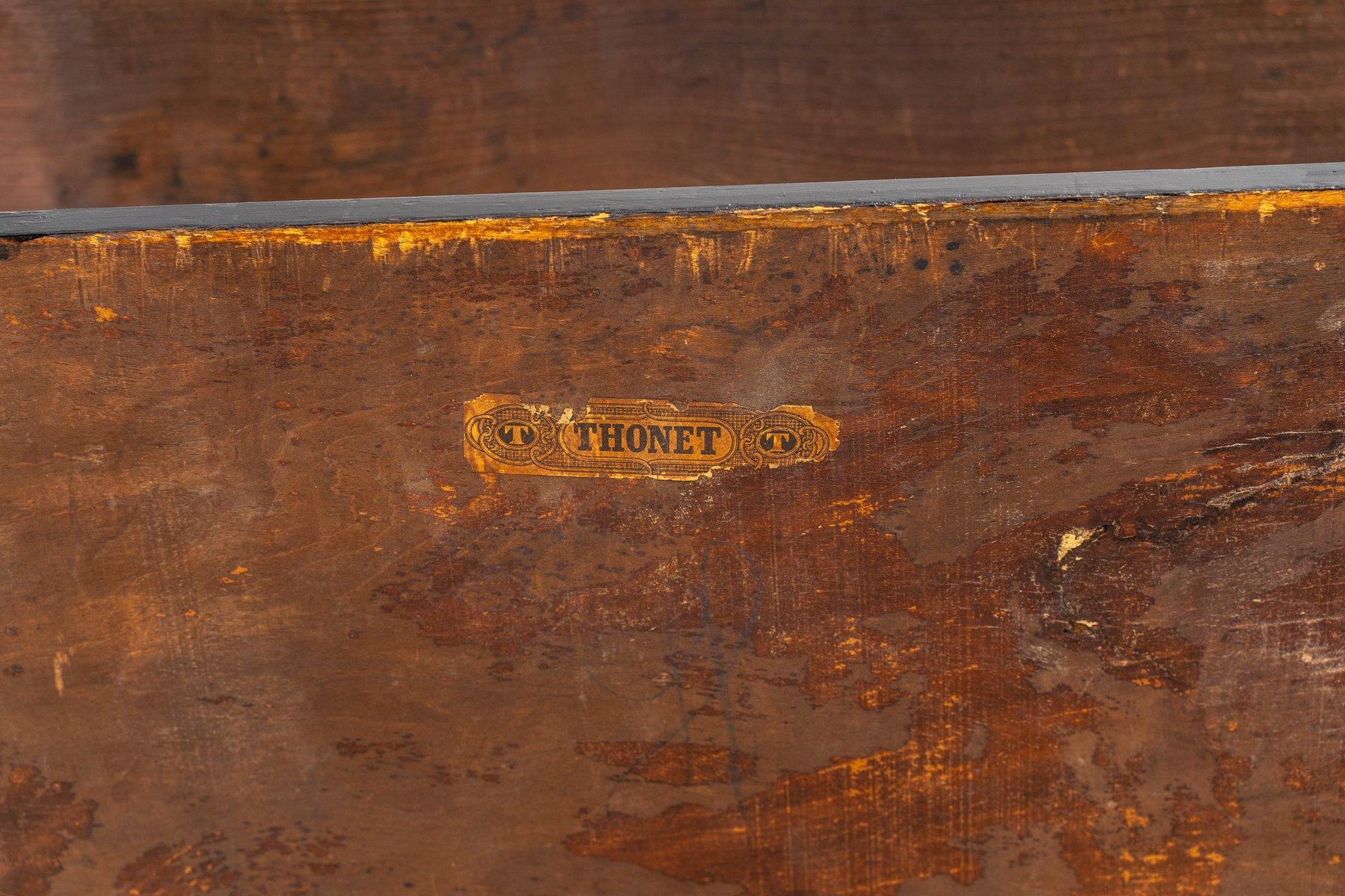 Thonet - Michael Thonet - Shelf No. 41 - Beech
Austria, Jugendstil (Art Nouveau) - Circa 1900-1910

This exquisite shelf, designed by the renowned Michael Thonet, is a stunning example of early 20th-century Austrian craftsmanship in the Jugendstil