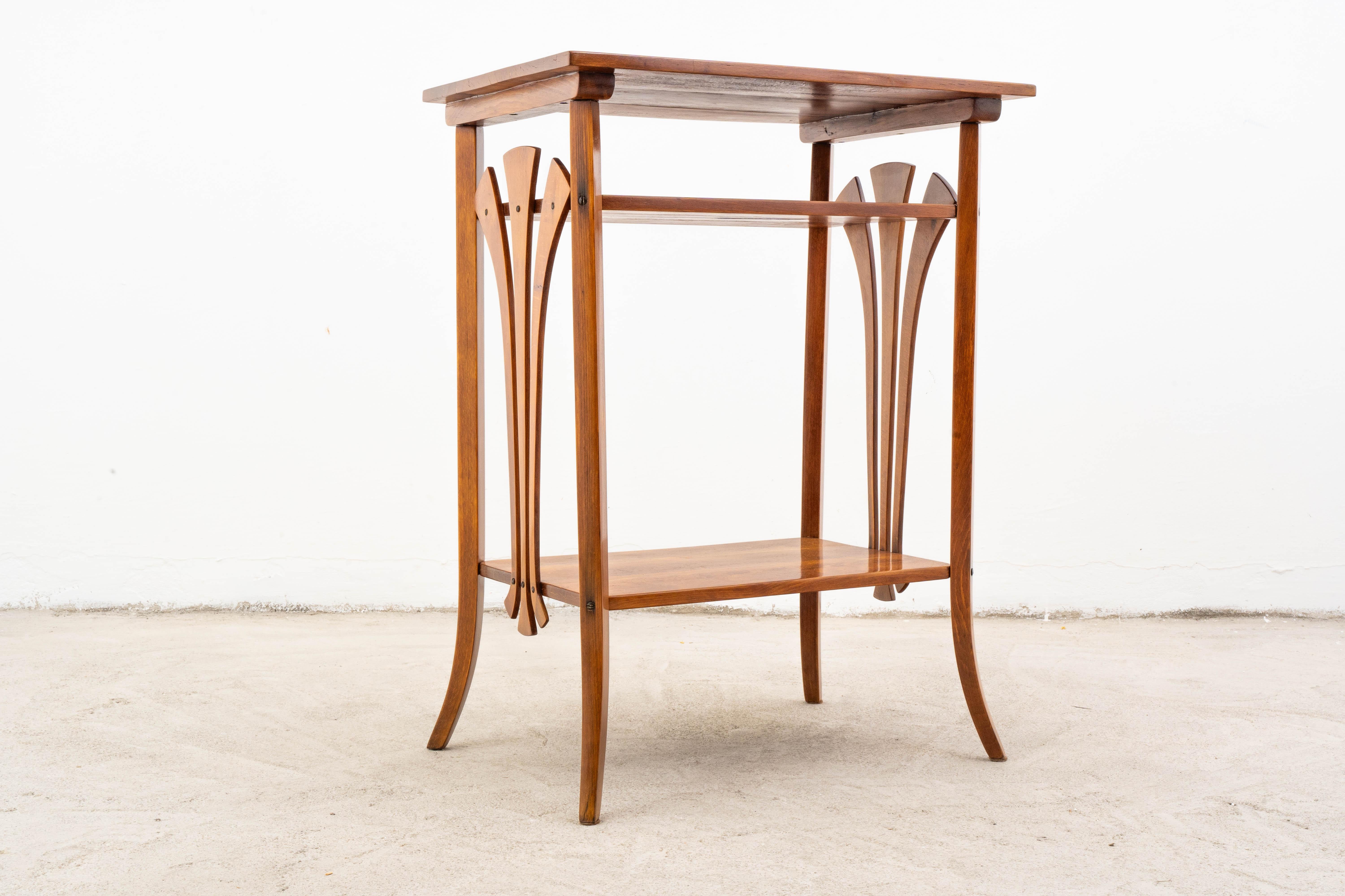 Thonet – Michael Thonet – Beistelltisch – Nr. 29 – Buche (Art nouveau)