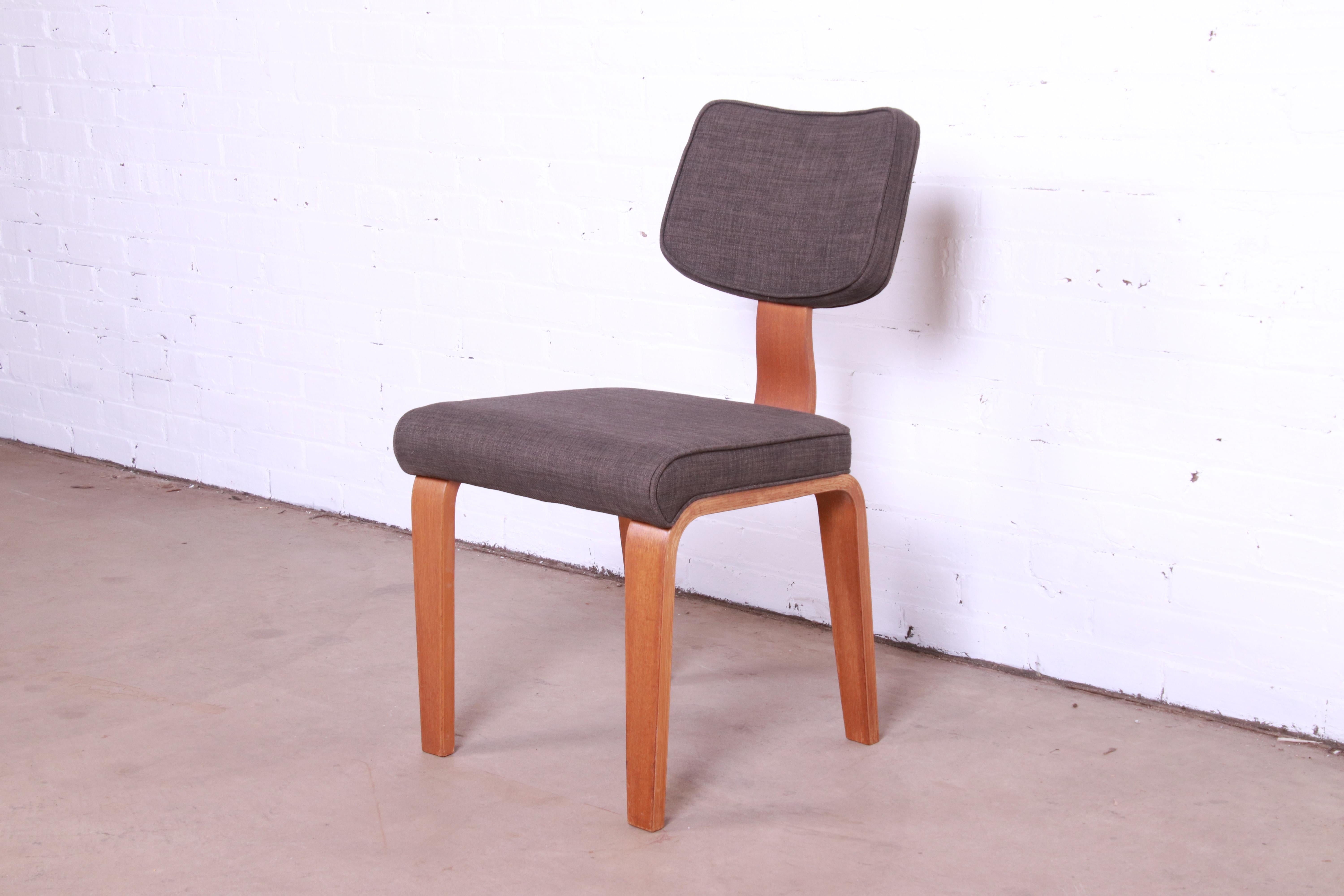 Mid-20th Century Thonet Mid-Century Modern Bentwood Desk Chair or Side Chair, 1950s