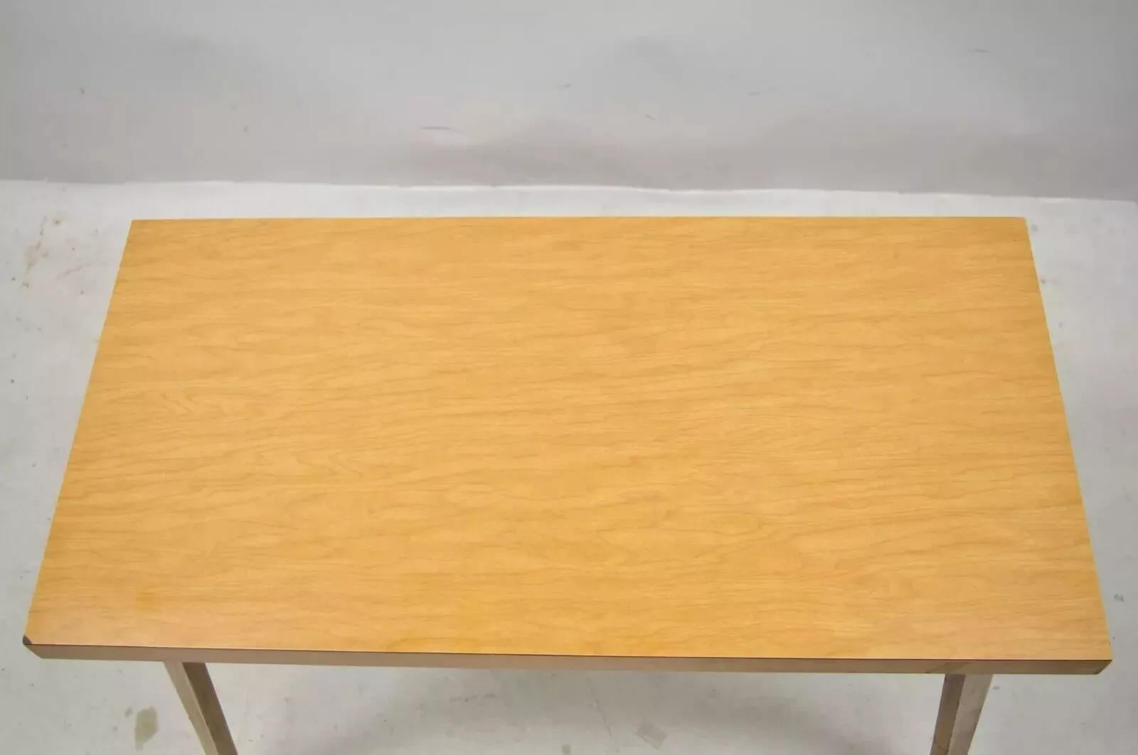 Mid-Century moderno Thonet Tavolino da salotto rettangolare con piano in laminato con gambe in legno di bentwood del Mid Century Modern in vendita