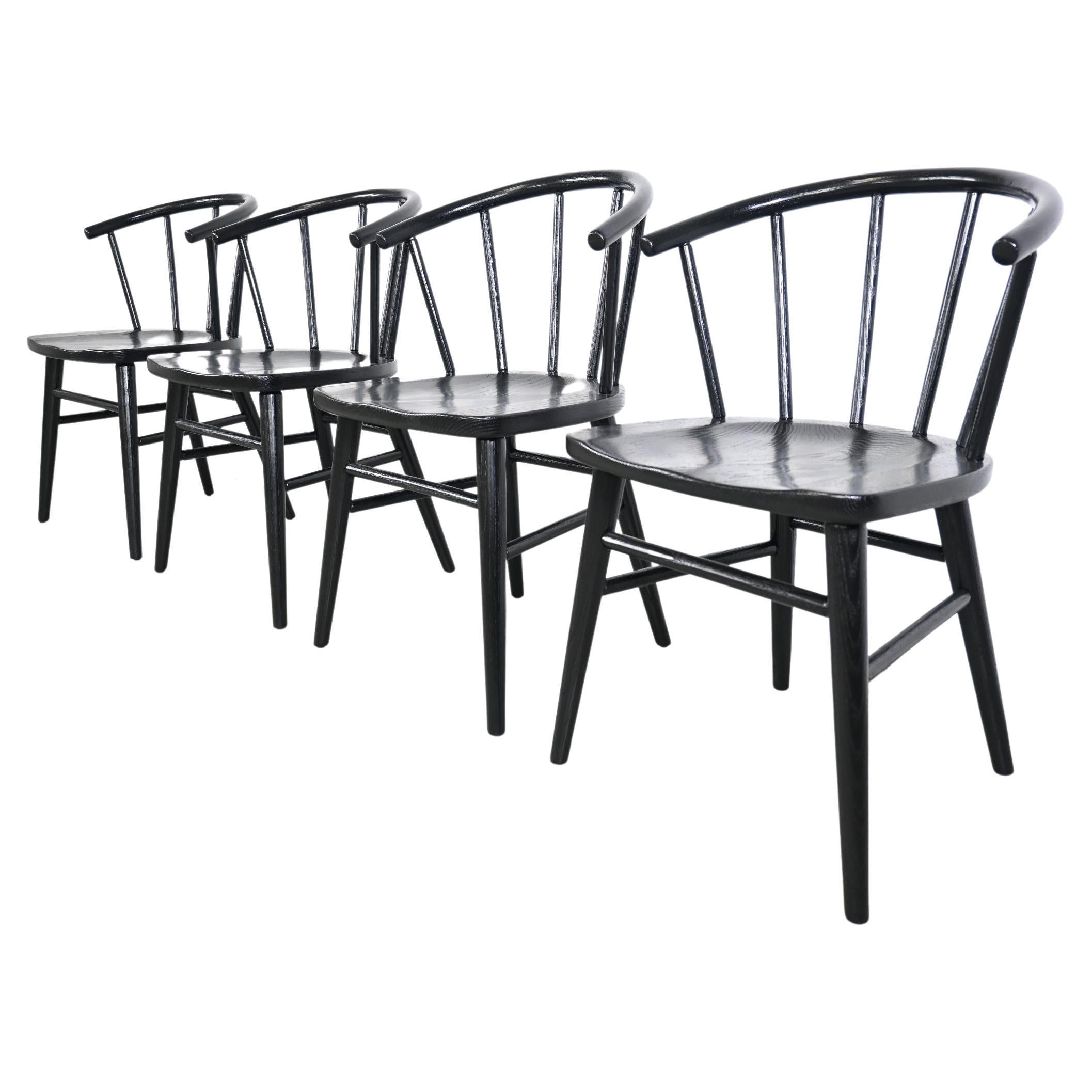 Thonet black lacquered spindle back Mid-Century Modern chairs, set of 4

Thonet, USA, 1950s.

Measures: 21 wide x 16.75 deep x 29.88 high. Seat height 17.5. Arm height 27.25.

Set of four solid oak Mid-Century Modern black lacquered spindle