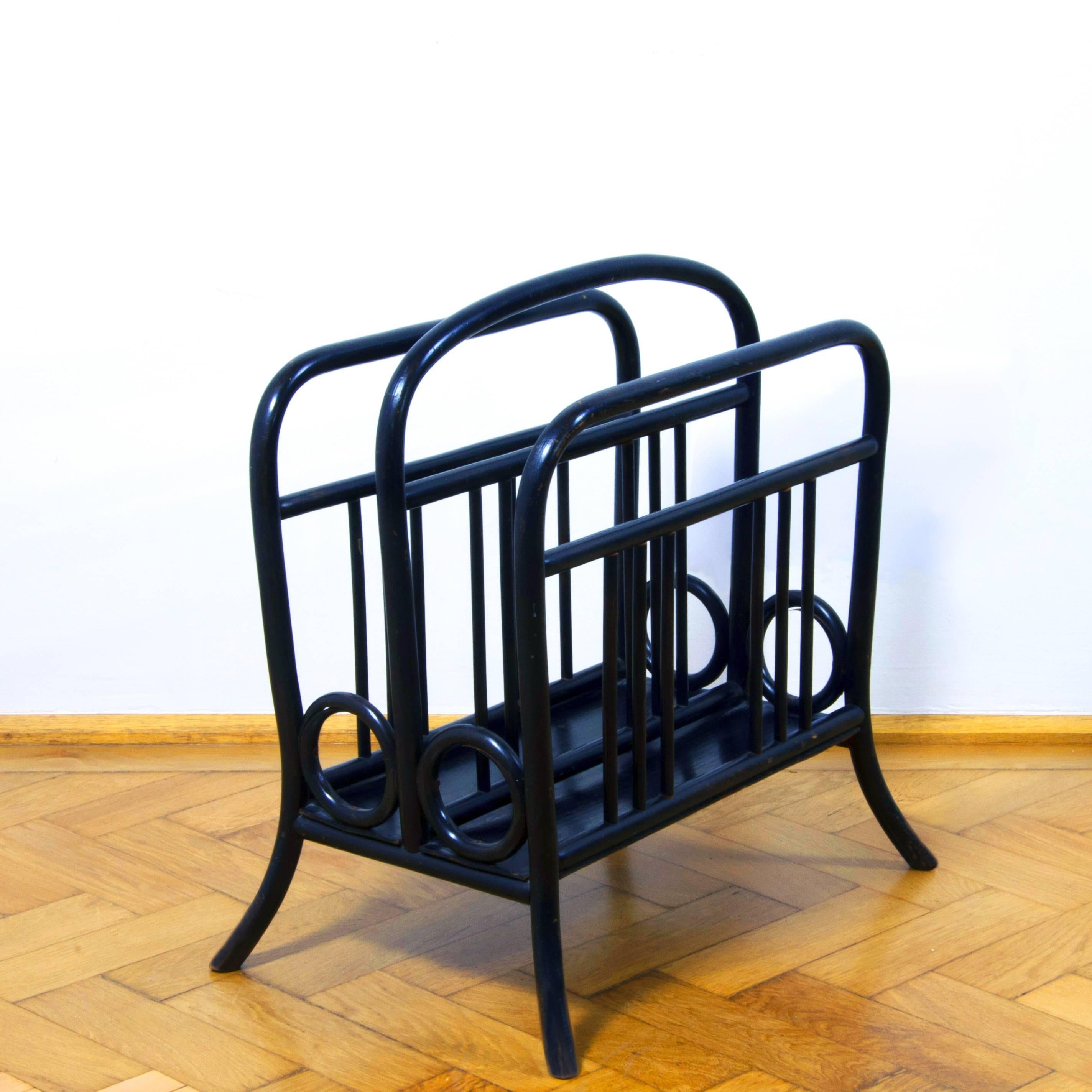 A beautiful example of a Thonet newspaper or music stand.
Thonet Mod. 33. 
Made of bentwood with fine details of suprem craftmanship.
Designed circa 1900. 
A perfect item of the Viennese Jugendstil period!
Designed and manufactured by