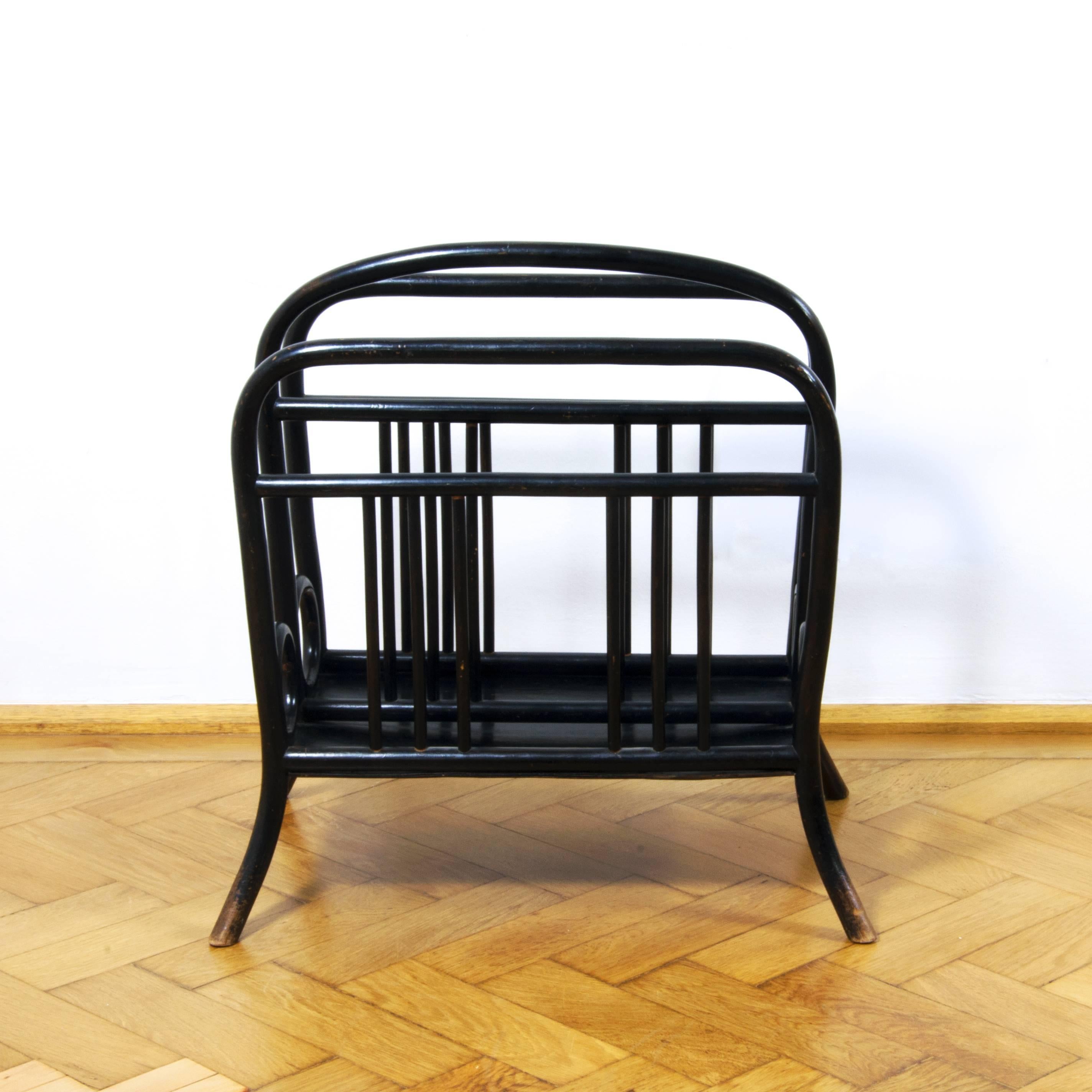 Early 20th Century Thonet Mod. 33 Newspaper or Music Stand Bentwood, circa 1900 Jugendstil For Sale