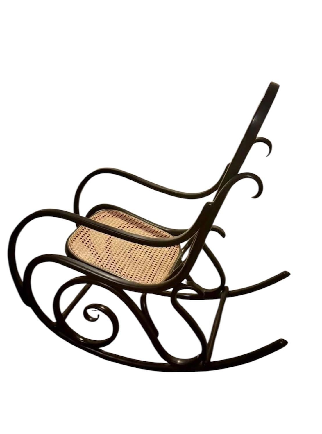 Mid-Century Modern Thonet Model 10 Ebonized Black Bentwood Cane Rocking Chair For Sale
