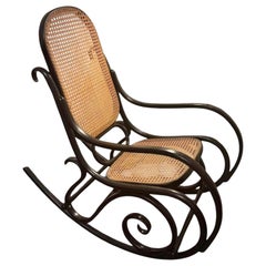 Silla mecedora de bastón de madera curvada negra ebonizada Thonet Model 10
