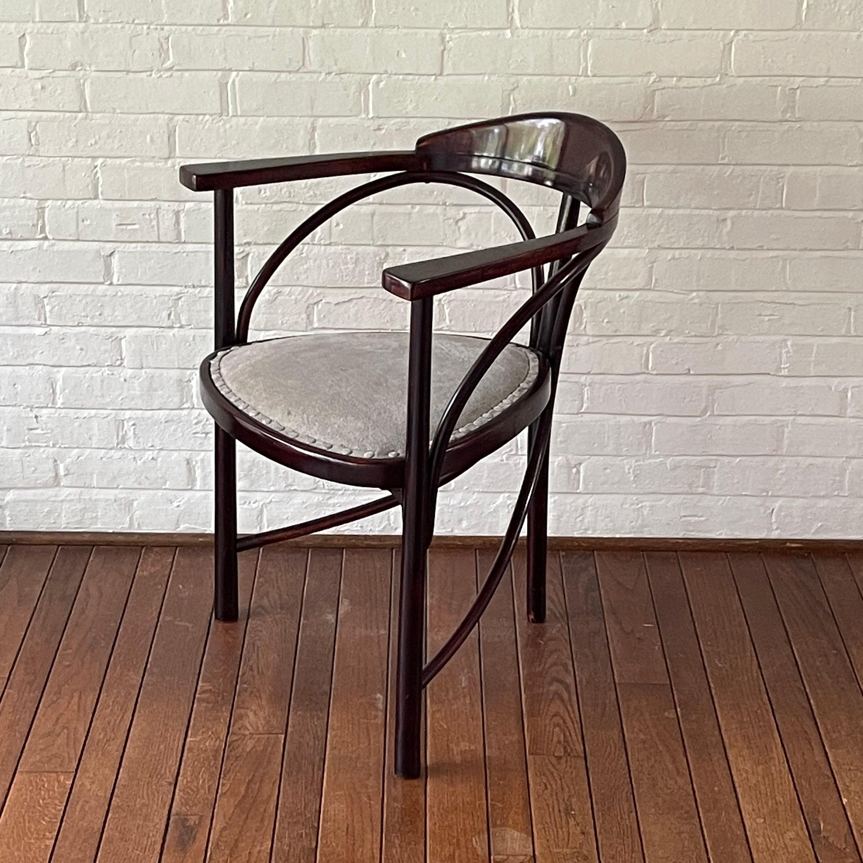 Sillón de tres patas Thonet Modelo 81 en venta 3