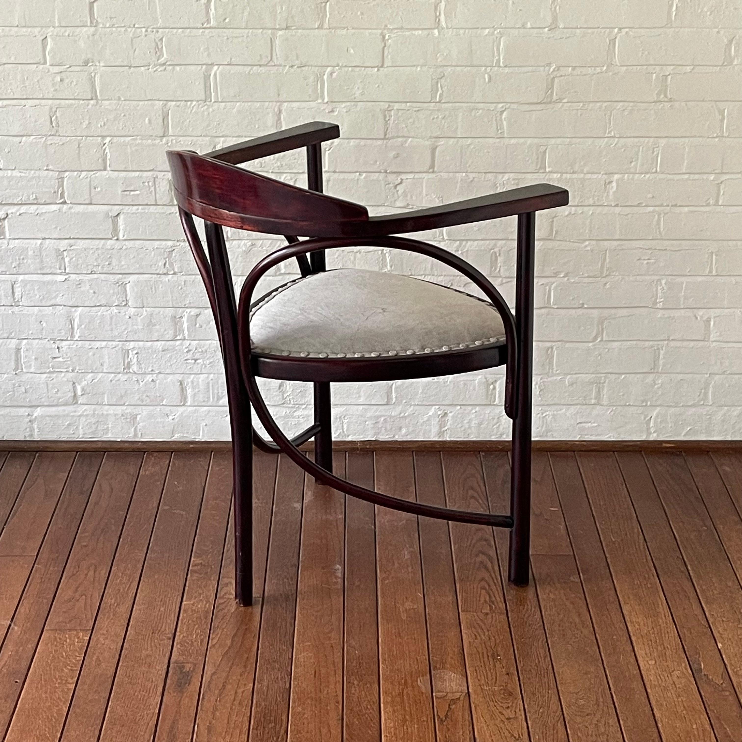 Sillón de tres patas Thonet Modelo 81 en venta 4