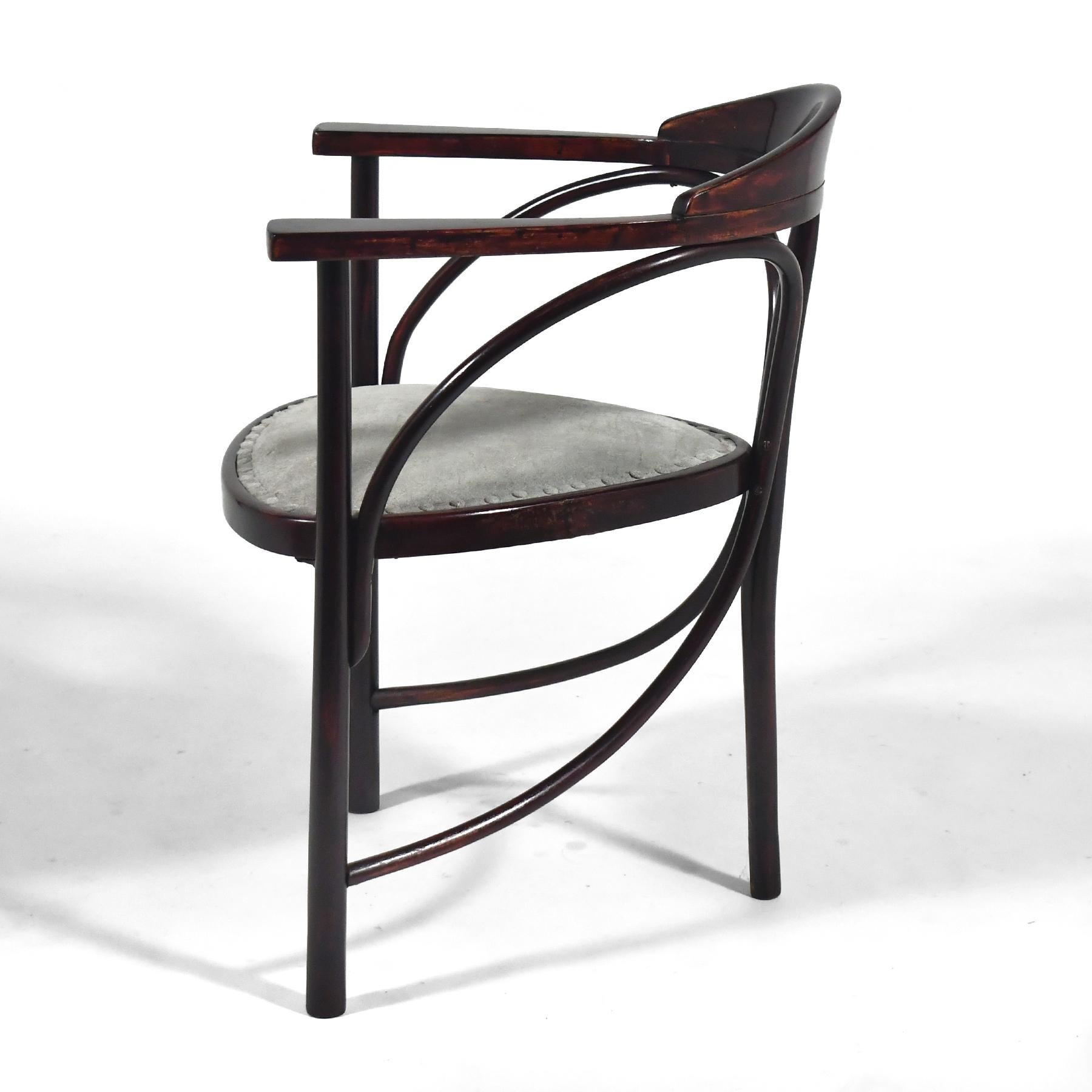 Sillón de tres patas Thonet Modelo 81 Manchado en venta