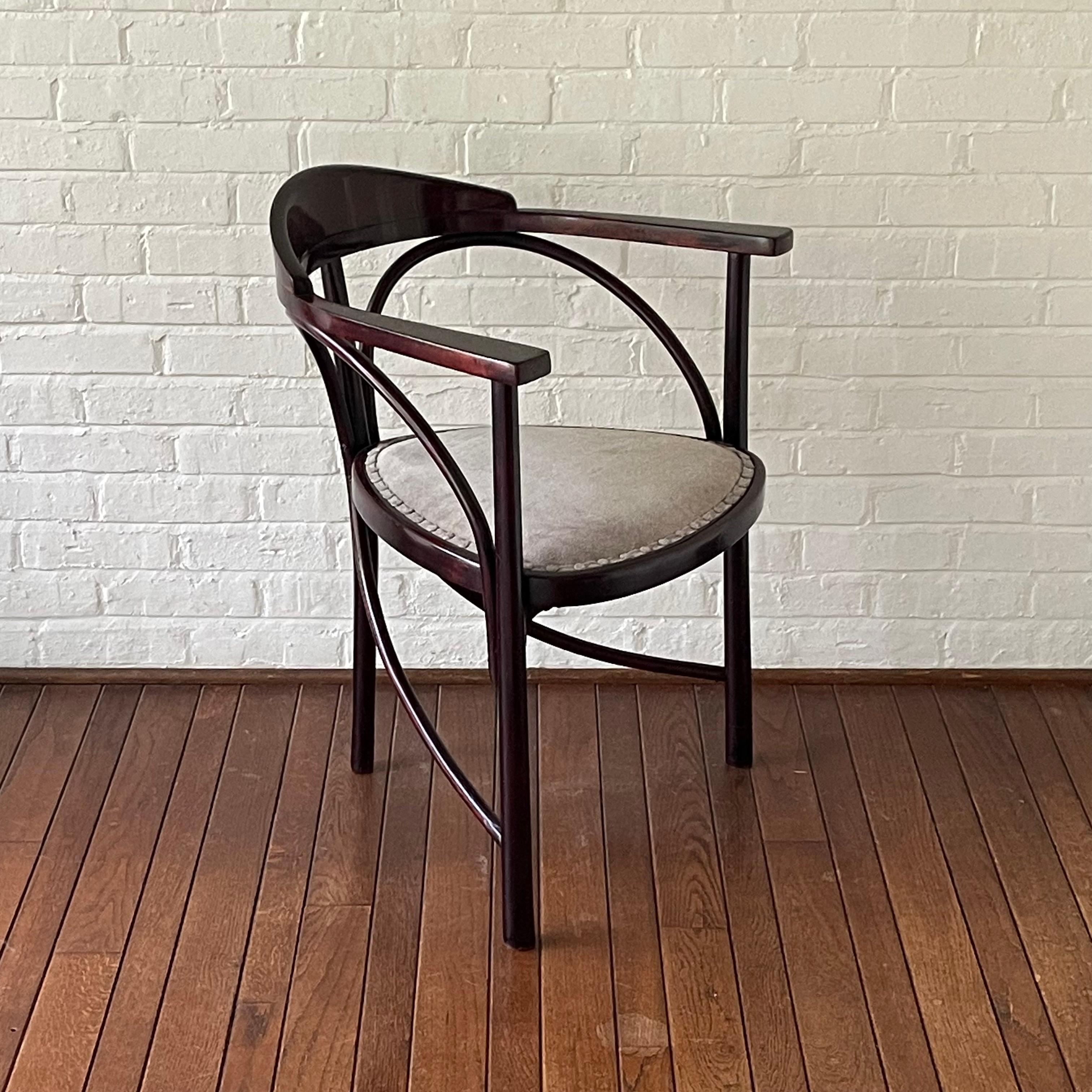 Sillón de tres patas Thonet Modelo 81 en venta 1