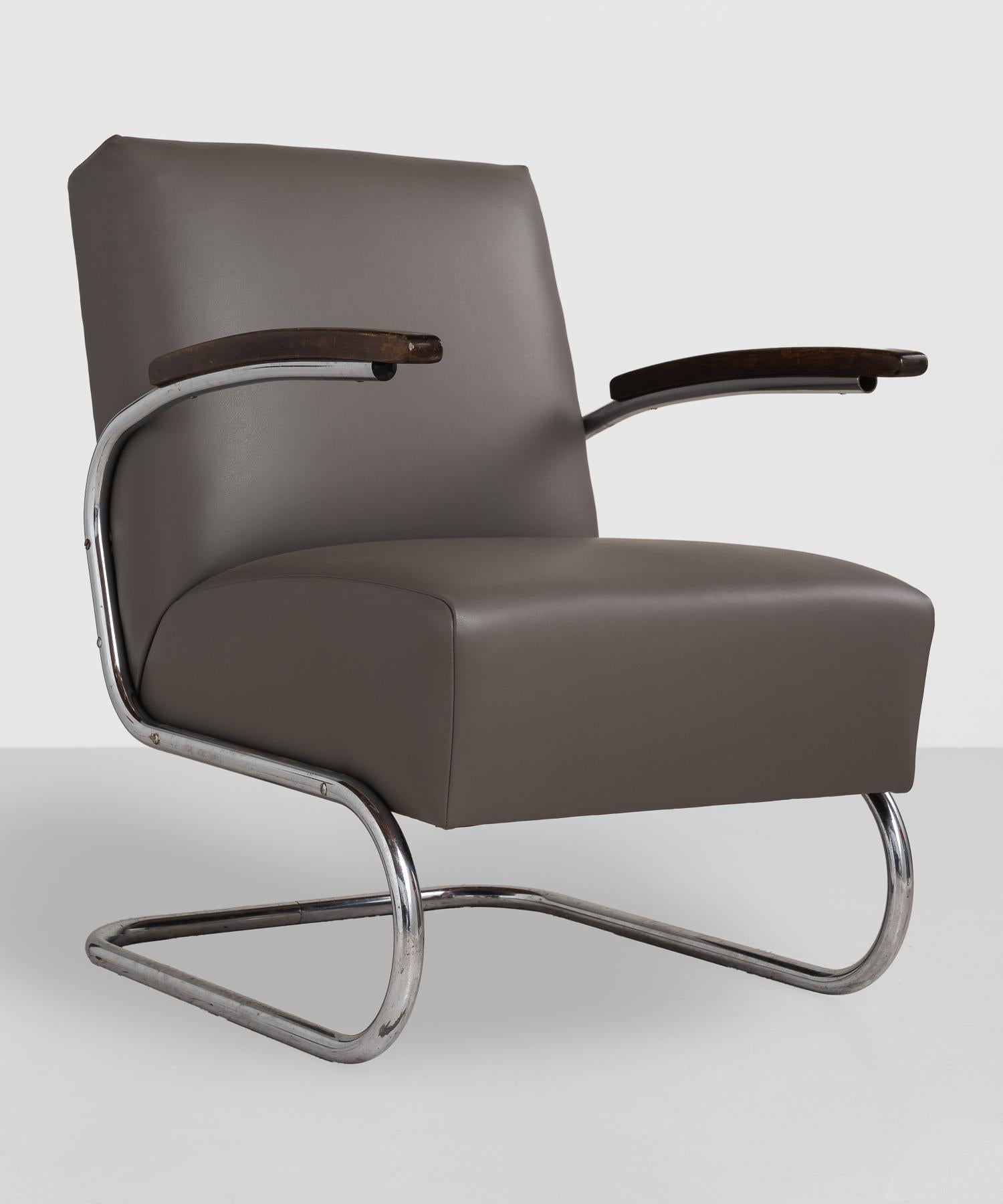 Thonet Modern Leather Armchair, Germany, circa 1930

Model SS41 Thonet armchair, newly reupholstered in Throne leather by Maharam. Cantilever frame in chromed steel with wooden armrests.

27.5