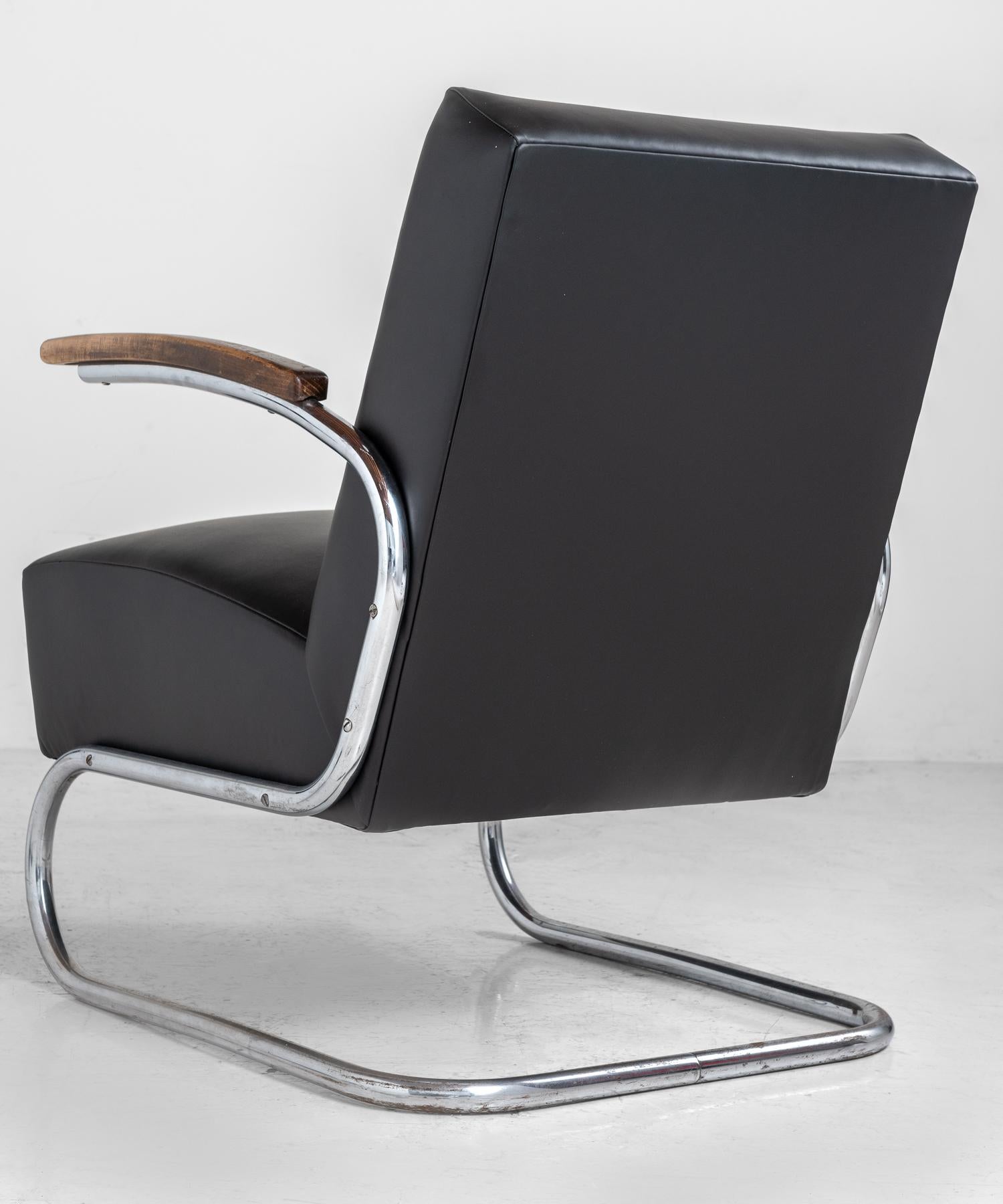 Thonet Modern Leather Armchair, Germany, circa 1930 In Excellent Condition In Culver City, CA