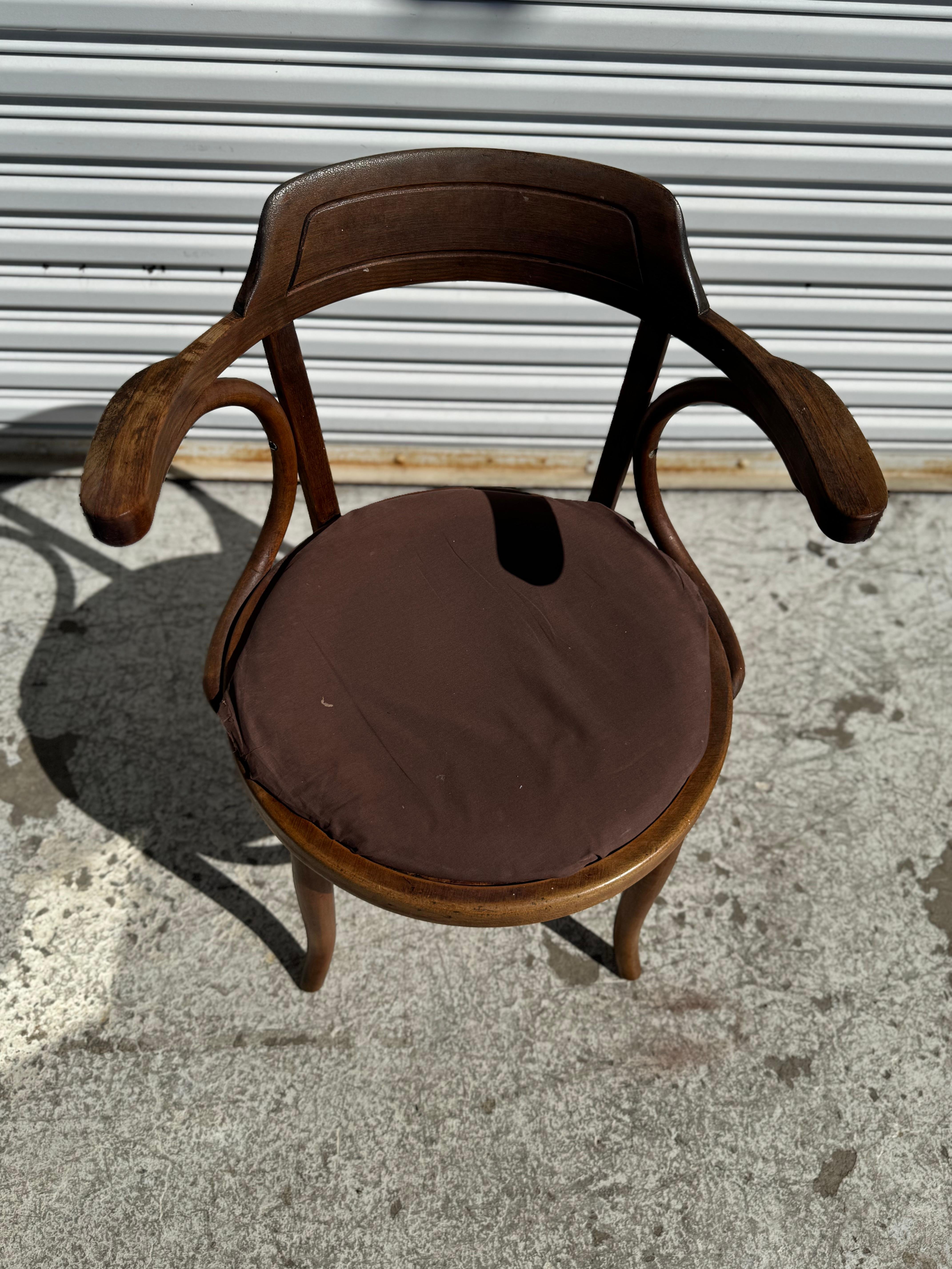 XX secolo Poltrona in bengala in stile Thonet-Mundus in vendita