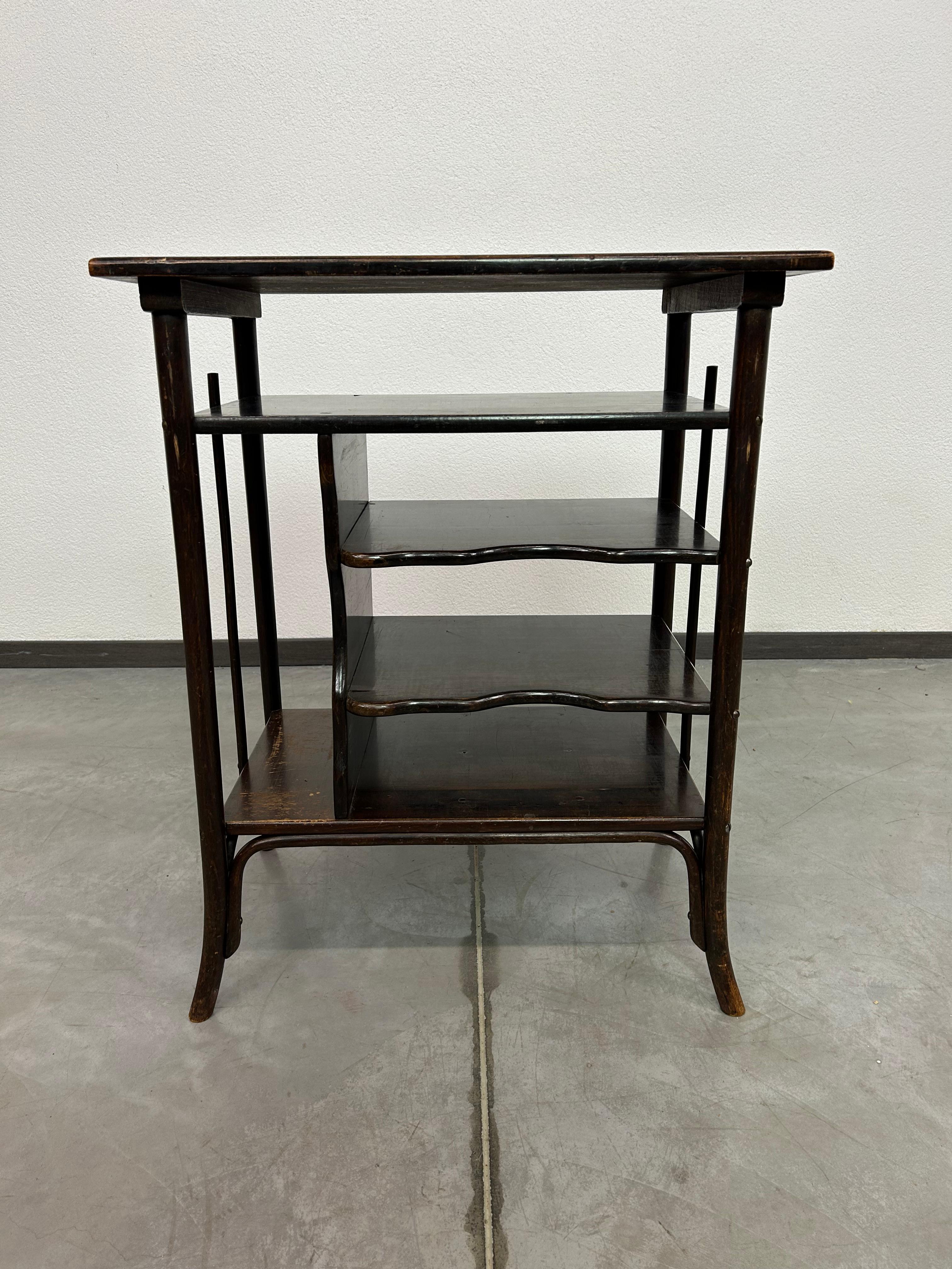 Pupitre de musique Thonet en état d'origine.