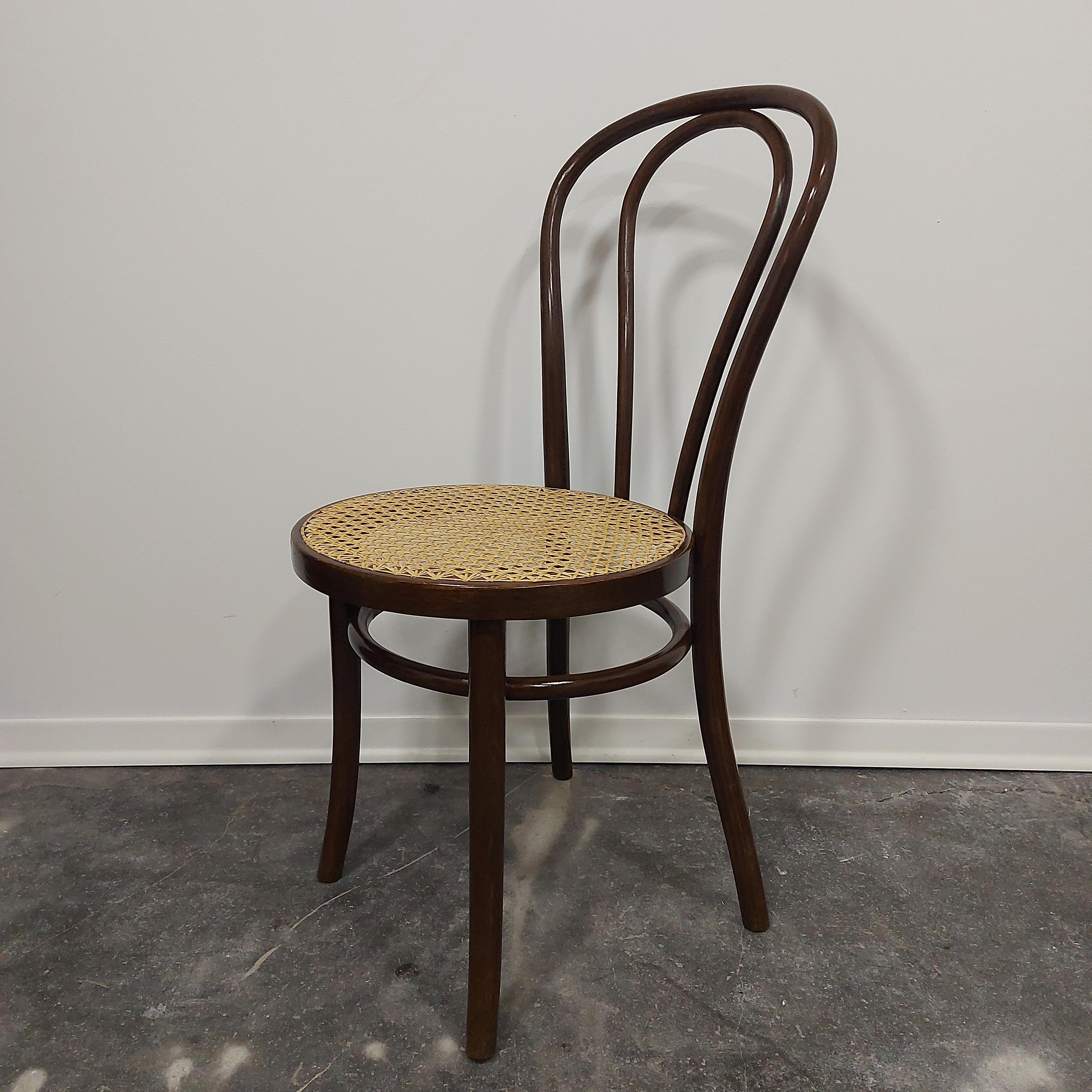 Thonet N.18 Beech and Vienna Straw Chair 1960s For Sale 4