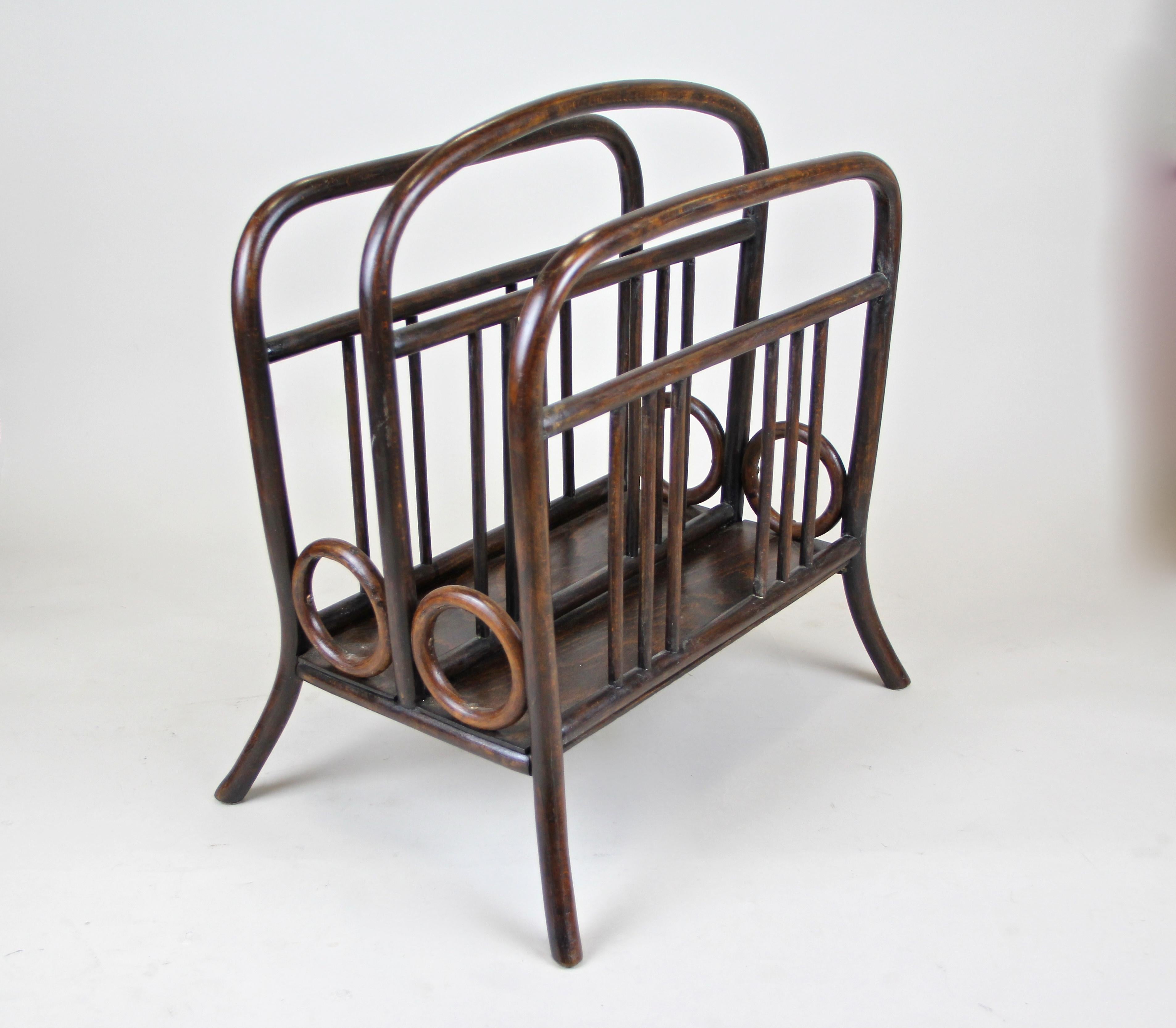 Art Nouveau Thonet Newspaper Rack Nr. 33 Bentwood, Austria, circa 1905