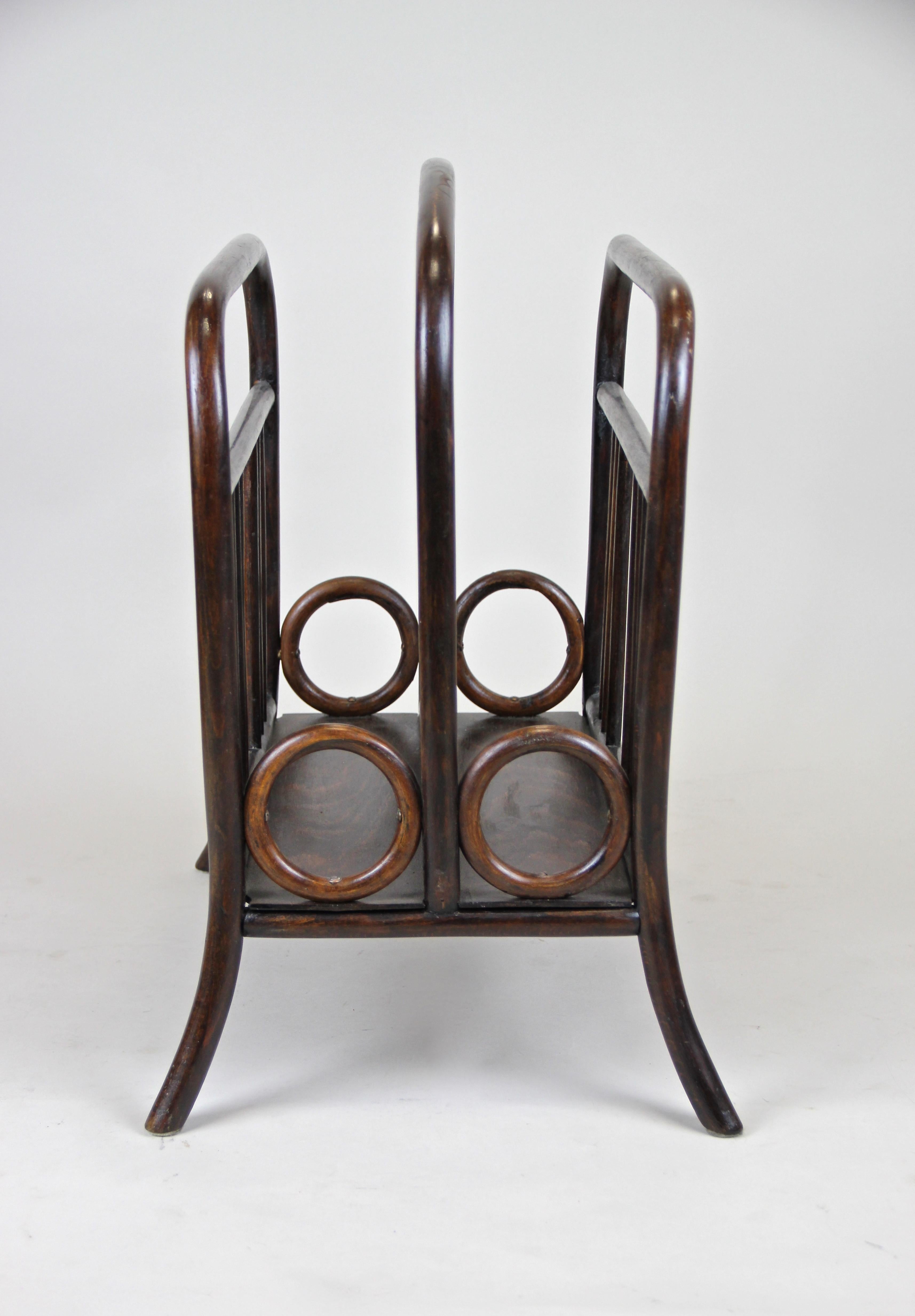 Stained Thonet Newspaper Rack Nr. 33 Bentwood, Austria, circa 1905 For Sale