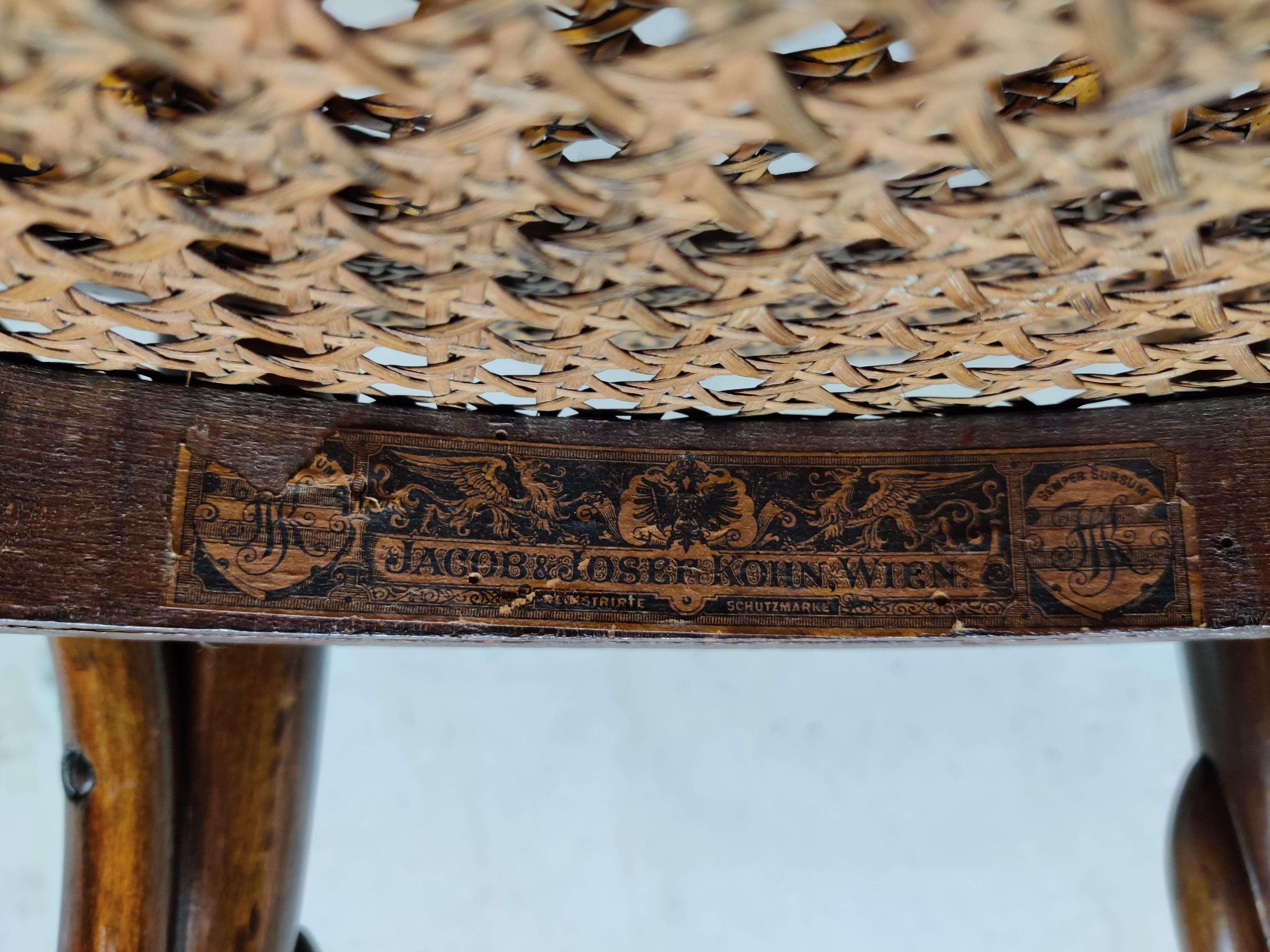 Set of 4 dark brown Thonet no. 14 dining chairs.

The cane seats are in good condition.

Labeled with the Kohn brother stickers.

1920s, Austria

Dimensions:

Width 43 cm/16.9 inch
Depth 52 cm/20.5 inch
Height 91 cm/35.8 inch
Seat