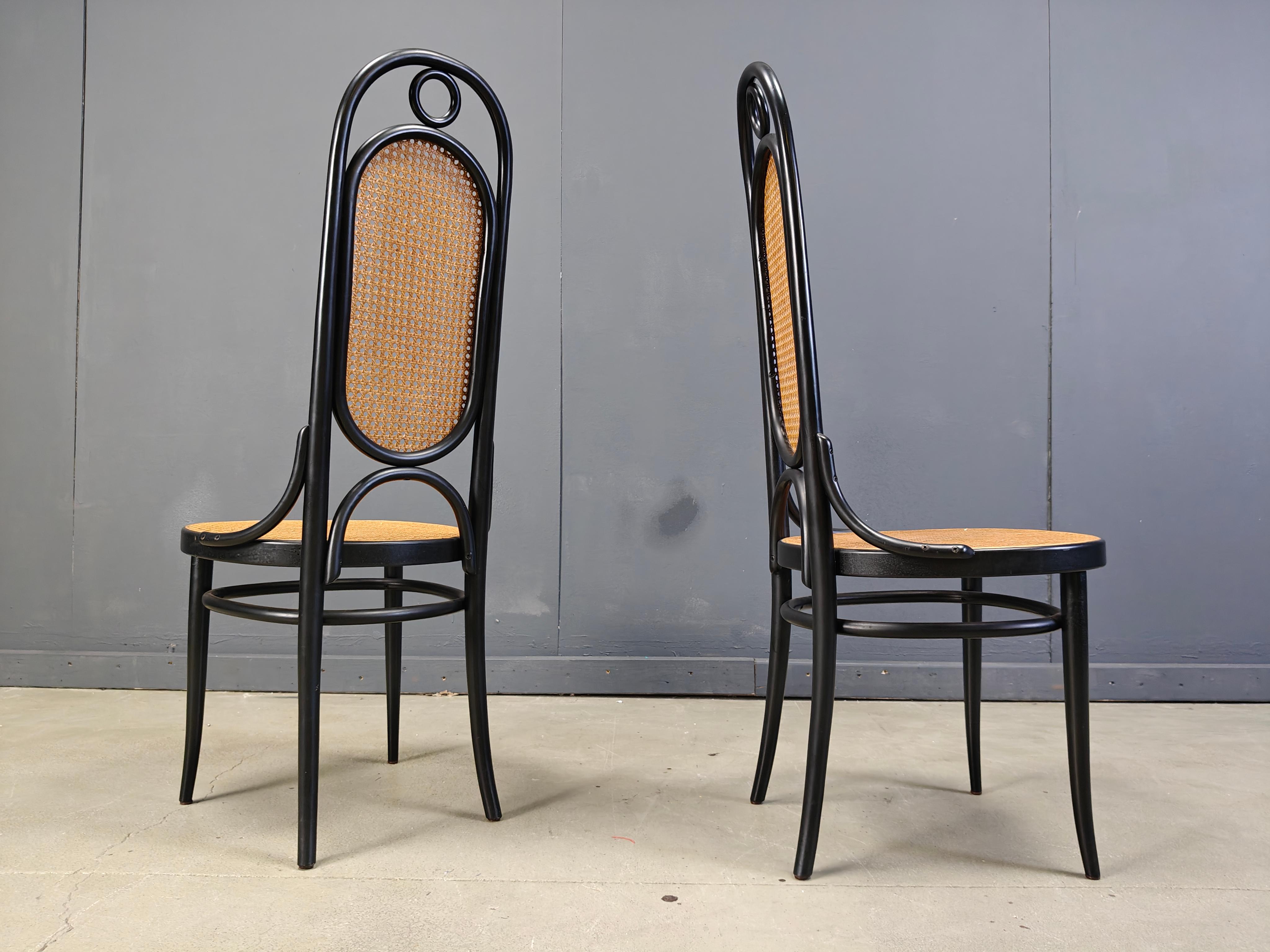 Set di 6 sedie da pranzo con schienale alto Thonet n. 207 'Long johns'.

Splendide sedie da pranzo in stile 