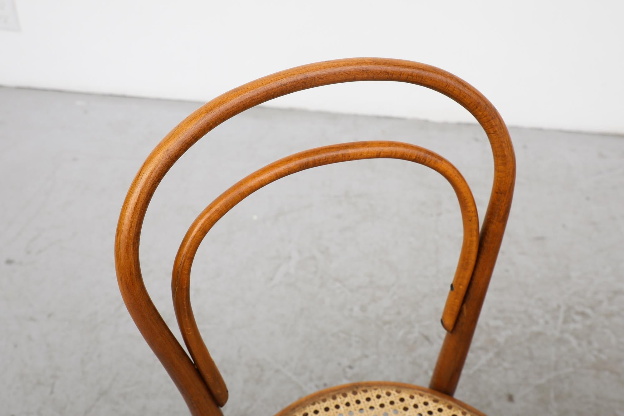 Canne Vintage Thonet No. 14 Chaises d'appoint en bentwood et cannage avec sièges en cannage en vente