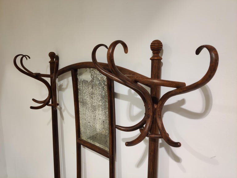 Thonet No.4 Coat Stand with Mirror, 1920s In Good Condition For Sale In Ottenburg, BE