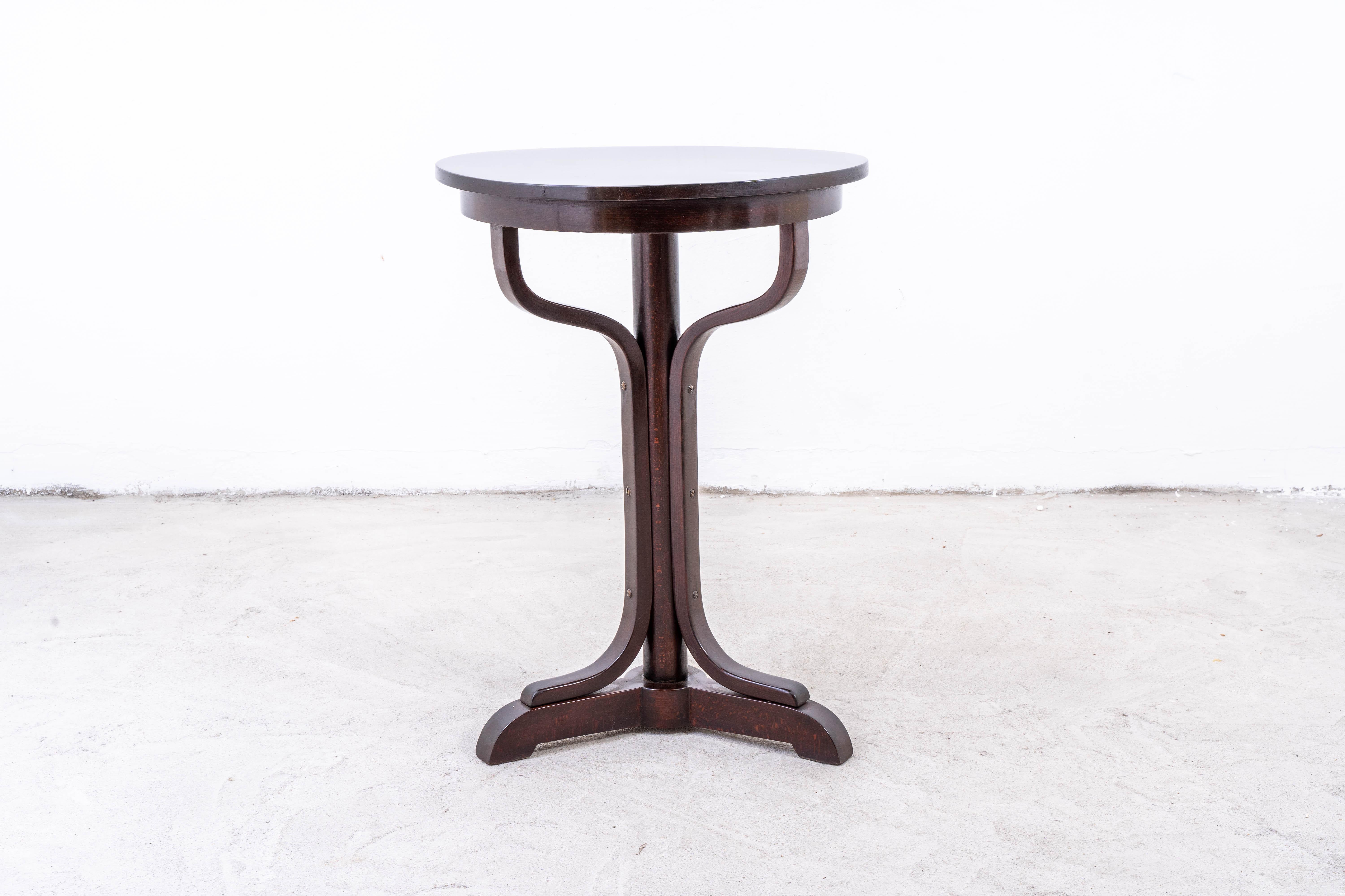 Thonet – Otto Wagner – Beistelltisch – Buche im Zustand „Hervorragend“ in Budapest, HU