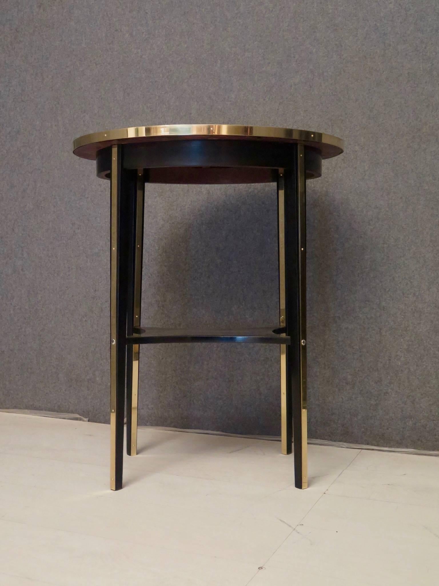 Thonet Oval Black Shellac and Brass Austrian Art Nouveau Side Table, 1910 In Excellent Condition In Rome, IT