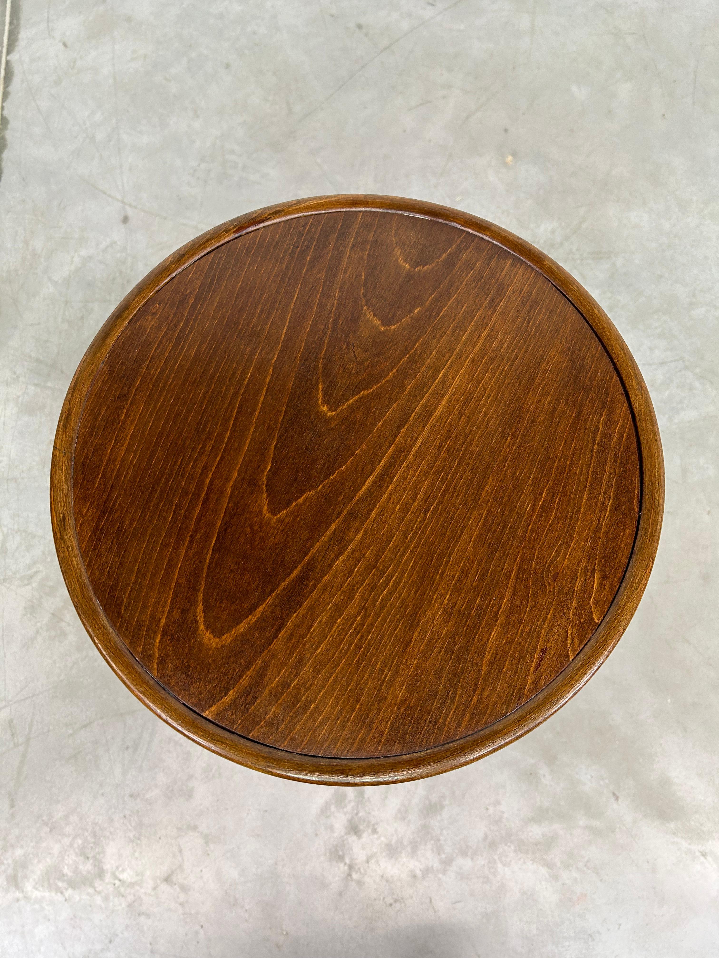 Austrian Thonet piano chair no.1