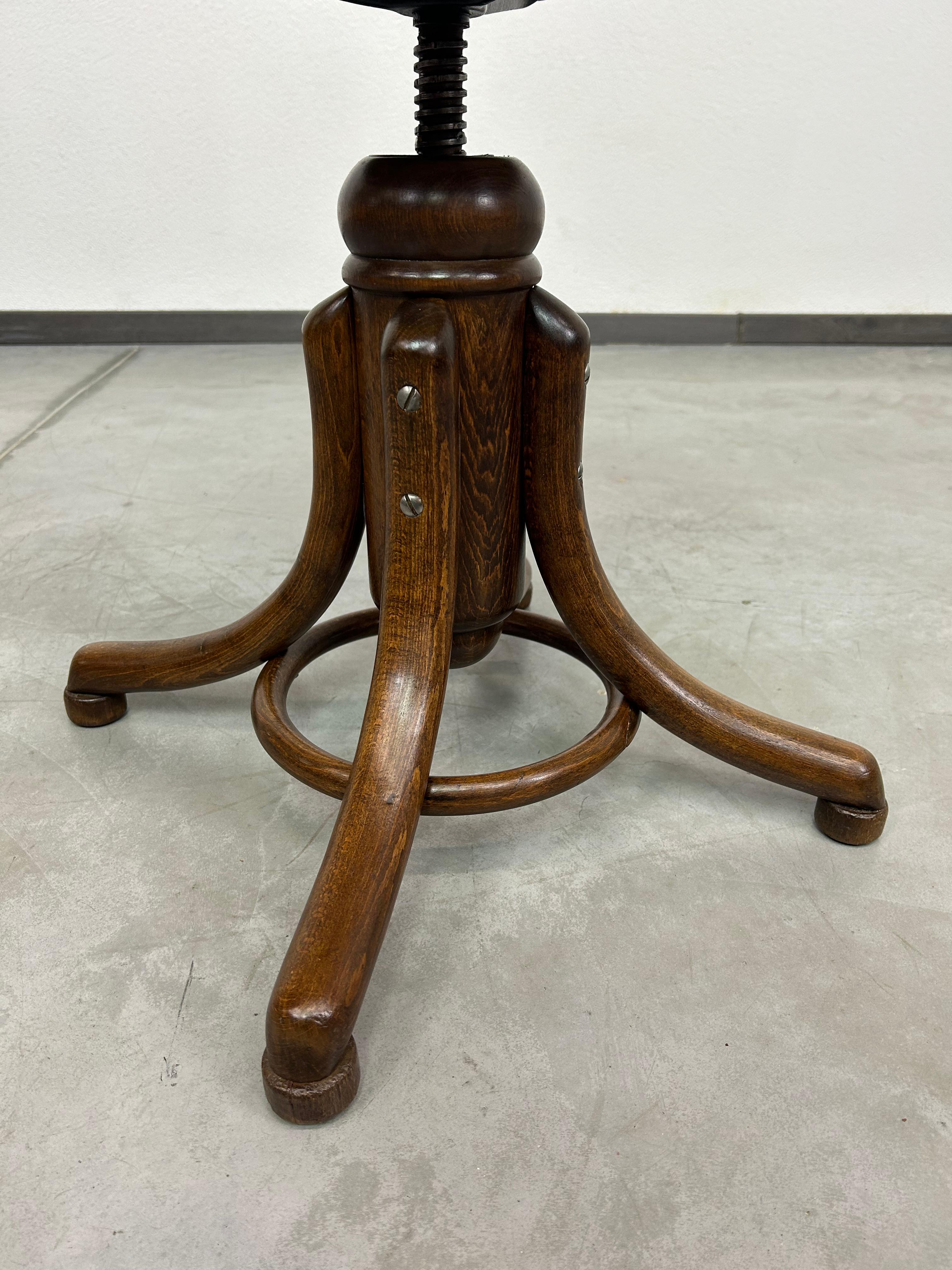 Early 20th Century Thonet piano chair no.1