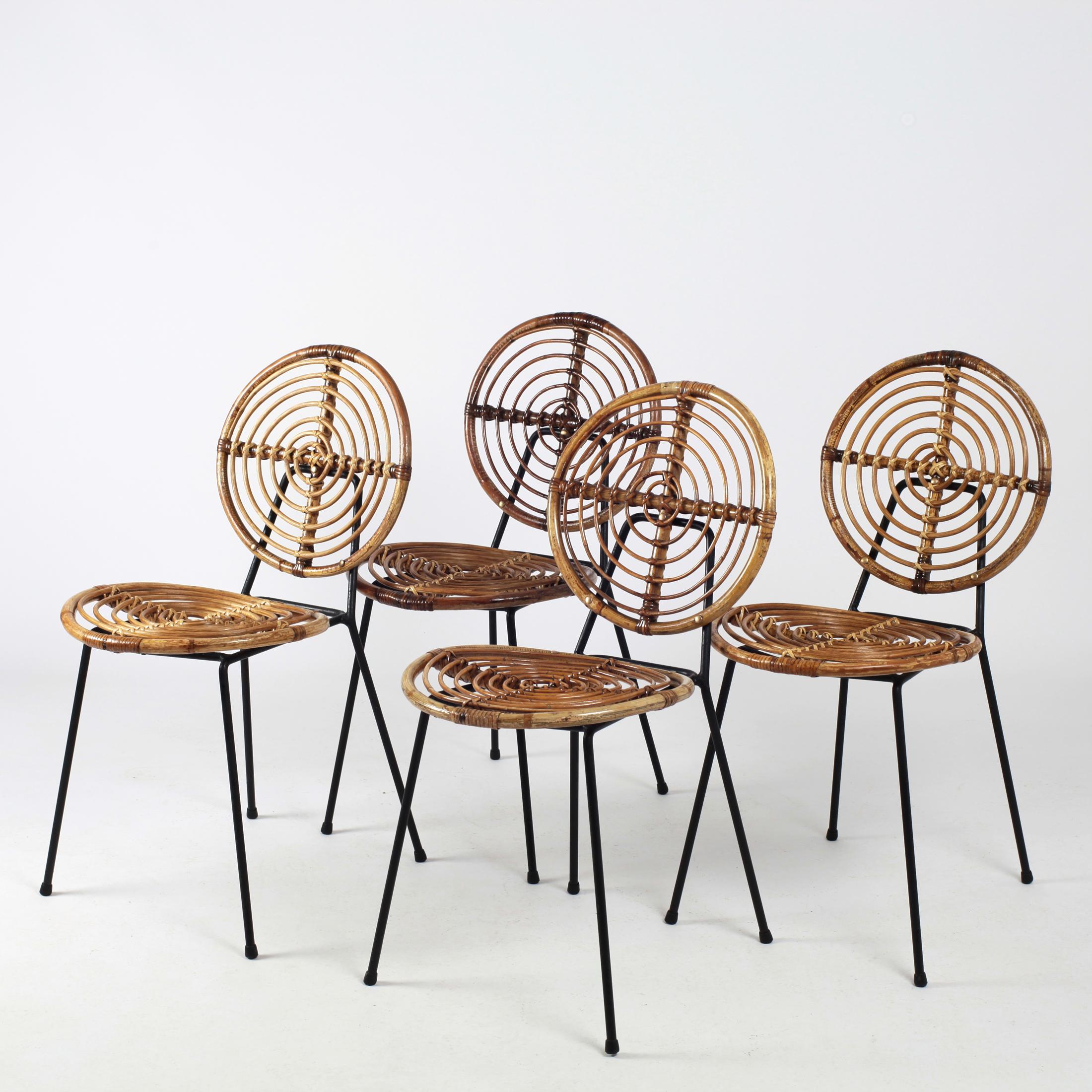 These beautiful CM 166 Thonet rattan chairs came from the 1950s.
Seat and back in concentric circle shape with brass details on solid black metal base.
Very beautiful patina.
Some restaured.
Price per item. 2 chairs available.
Thonet advertising