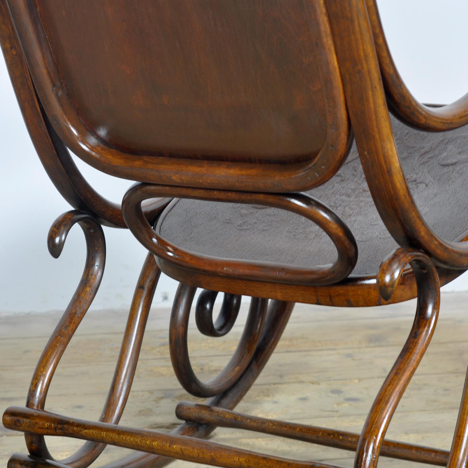 Sedia a dondolo Thonet, 1920 circa in vendita 3