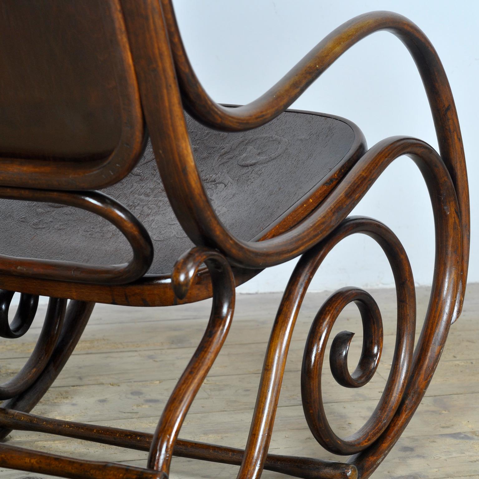 Sedia a dondolo Thonet, 1920 circa in vendita 4