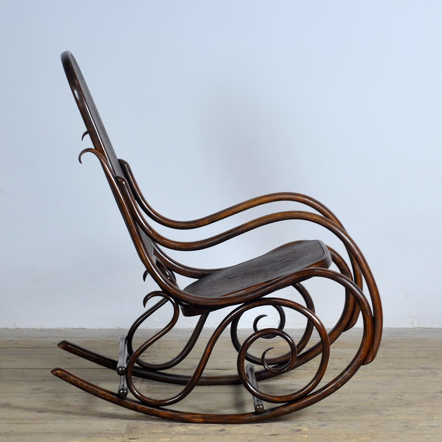 Sedia a dondolo Thonet, 1920 circa in vendita 6