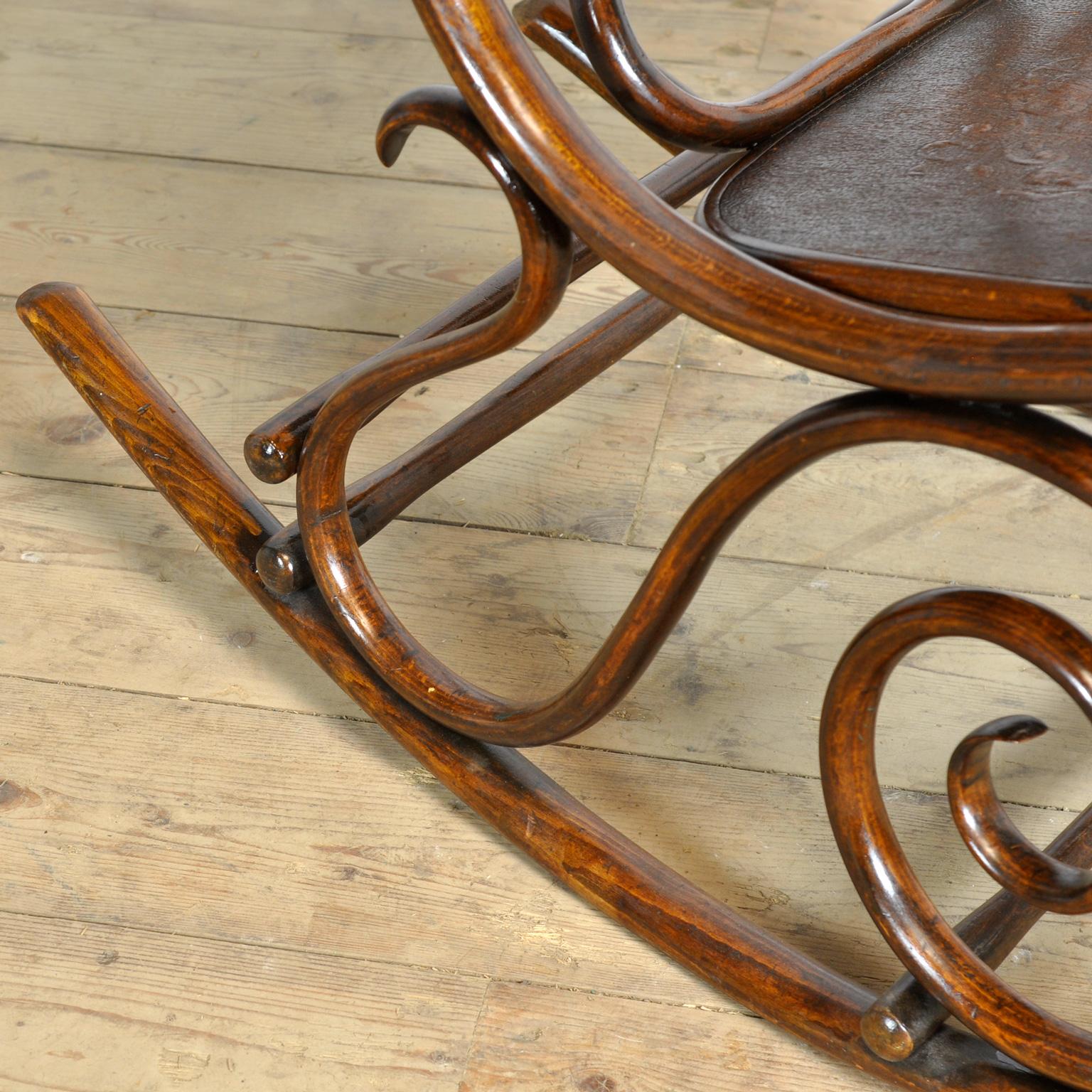 Sedia a dondolo Thonet, 1920 circa in vendita 1