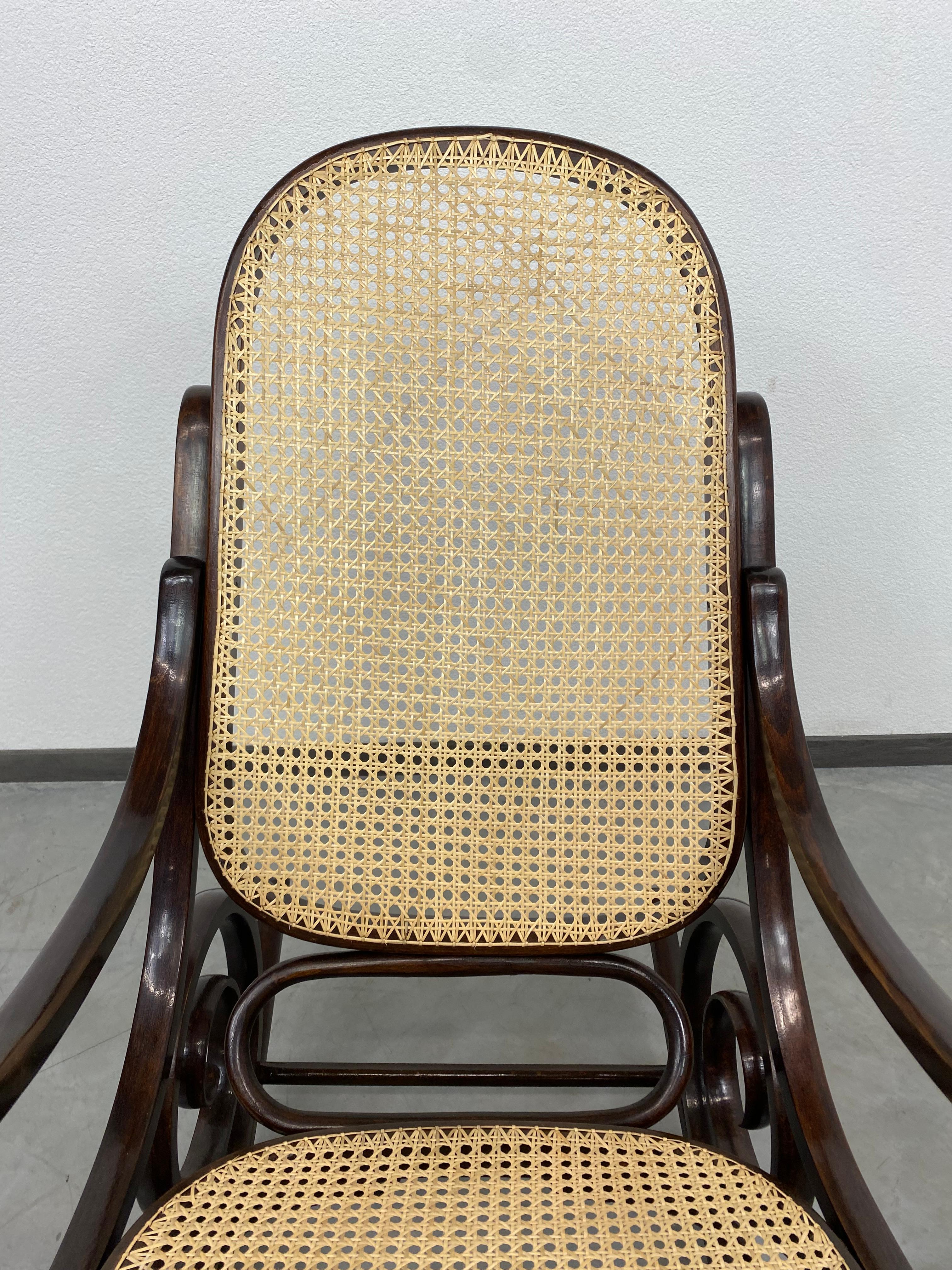 Thonet rocking chair 1