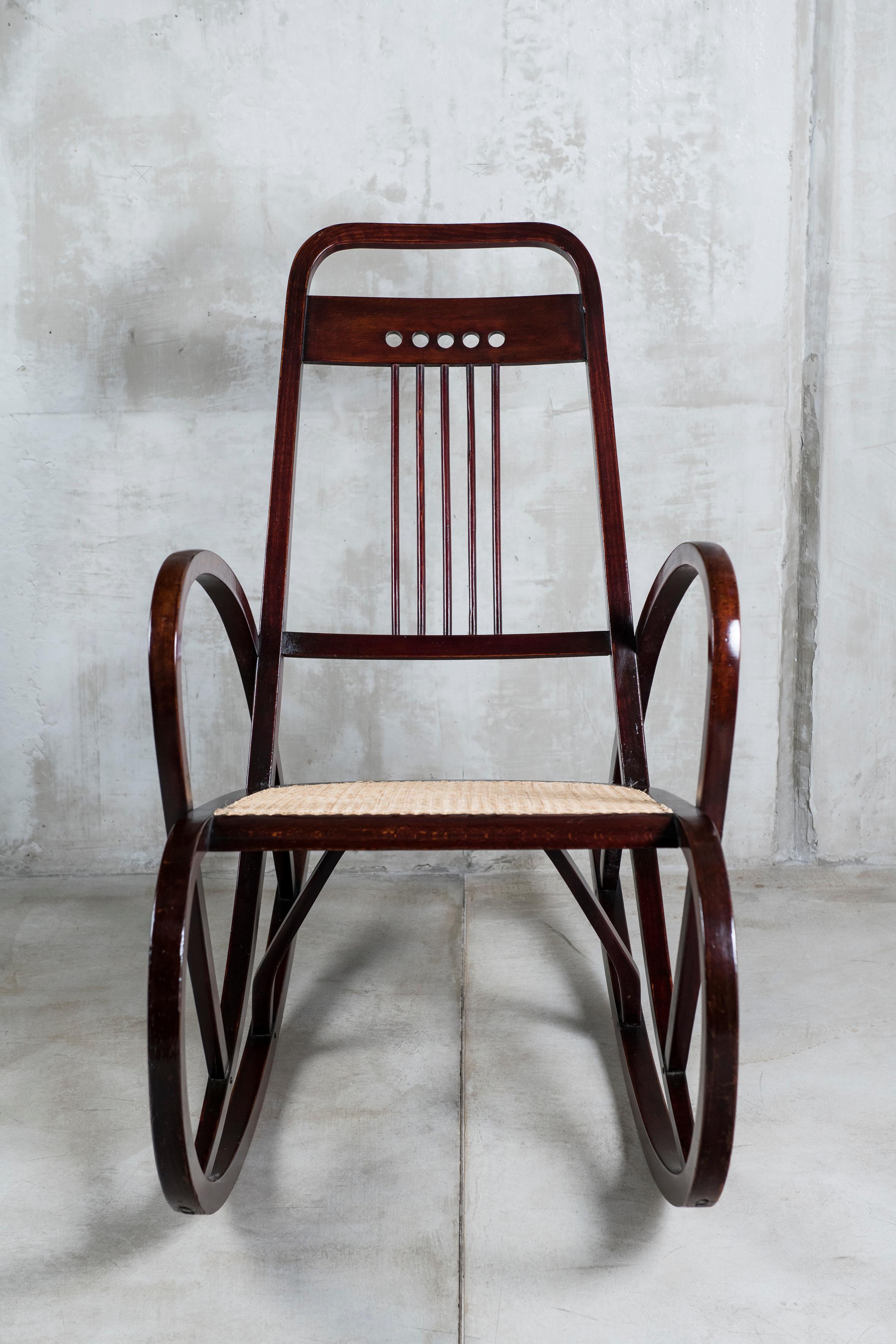 Autrichien Fauteuil à bascule Thonet, numéro de modèle 511, Sécession viennoise, vers 1904 en vente