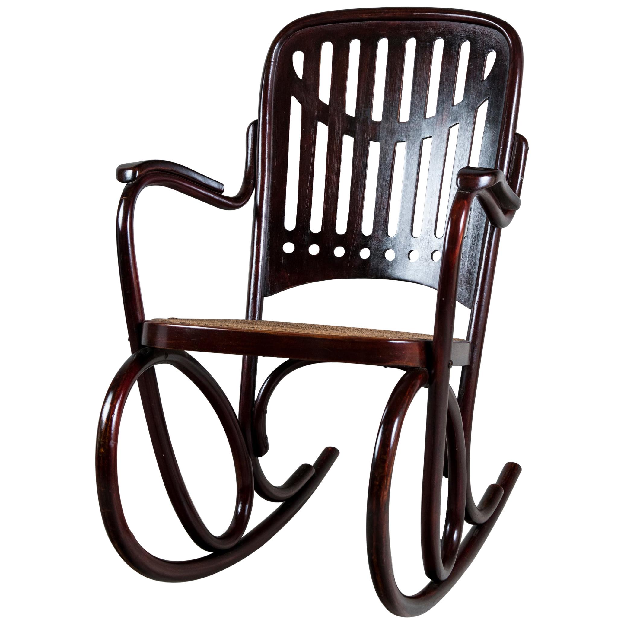 Thonet Rocking Chair, Model Number 71, Vienna, 1910, Signed Thonet Bellow