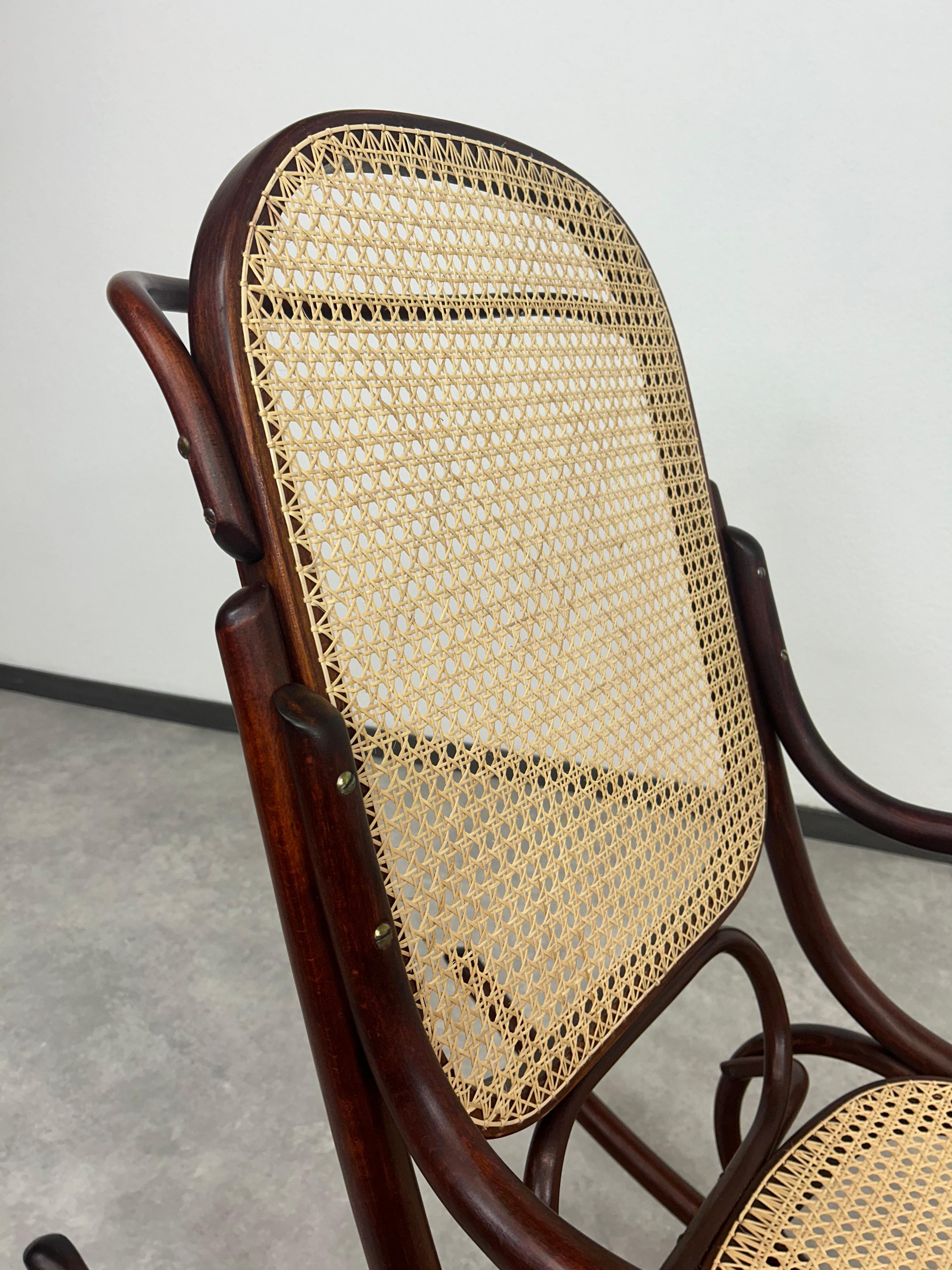 Silla mecedora Thonet nº 4 Secesión de Viena