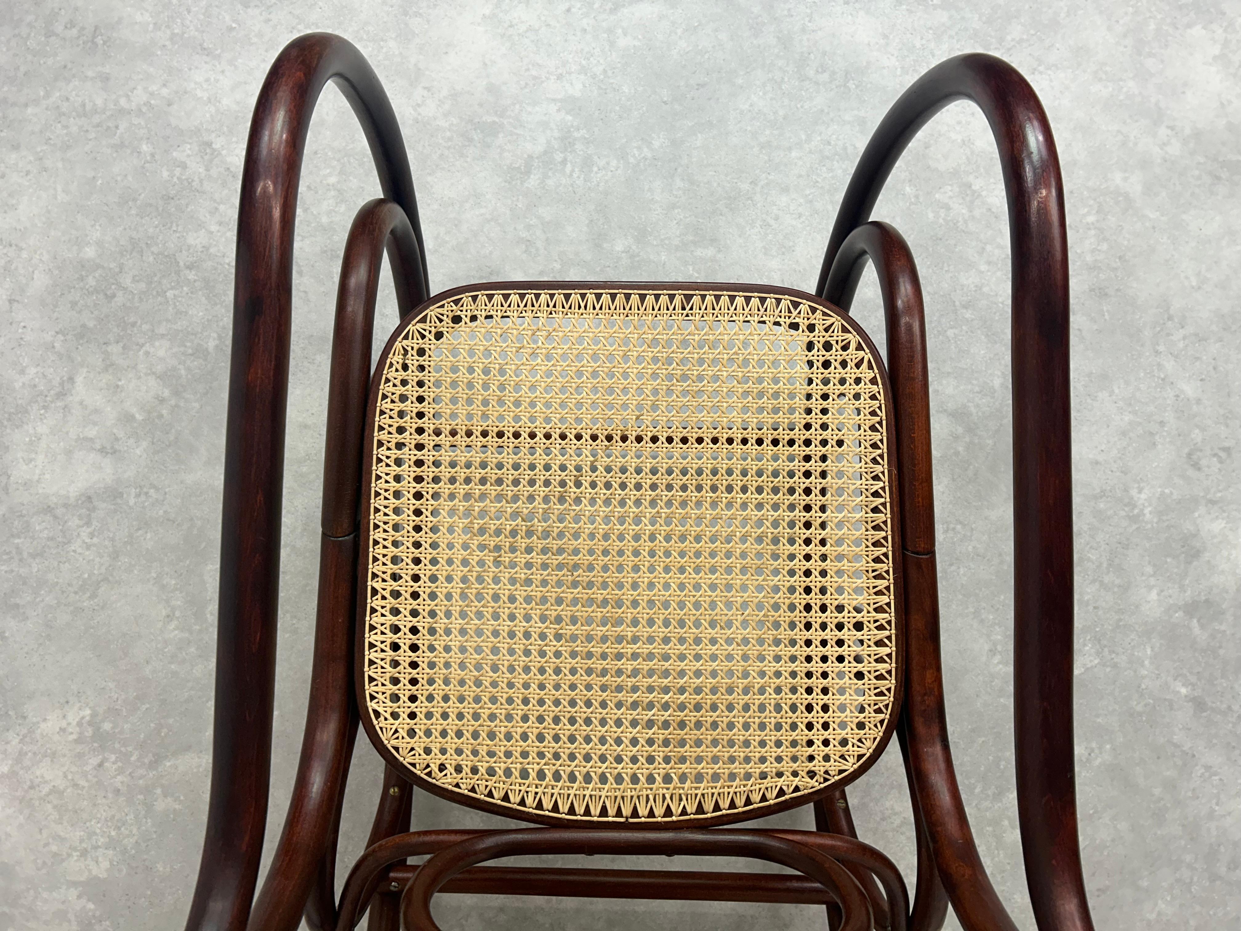 Silla mecedora Thonet nº 4 mediados del siglo XX