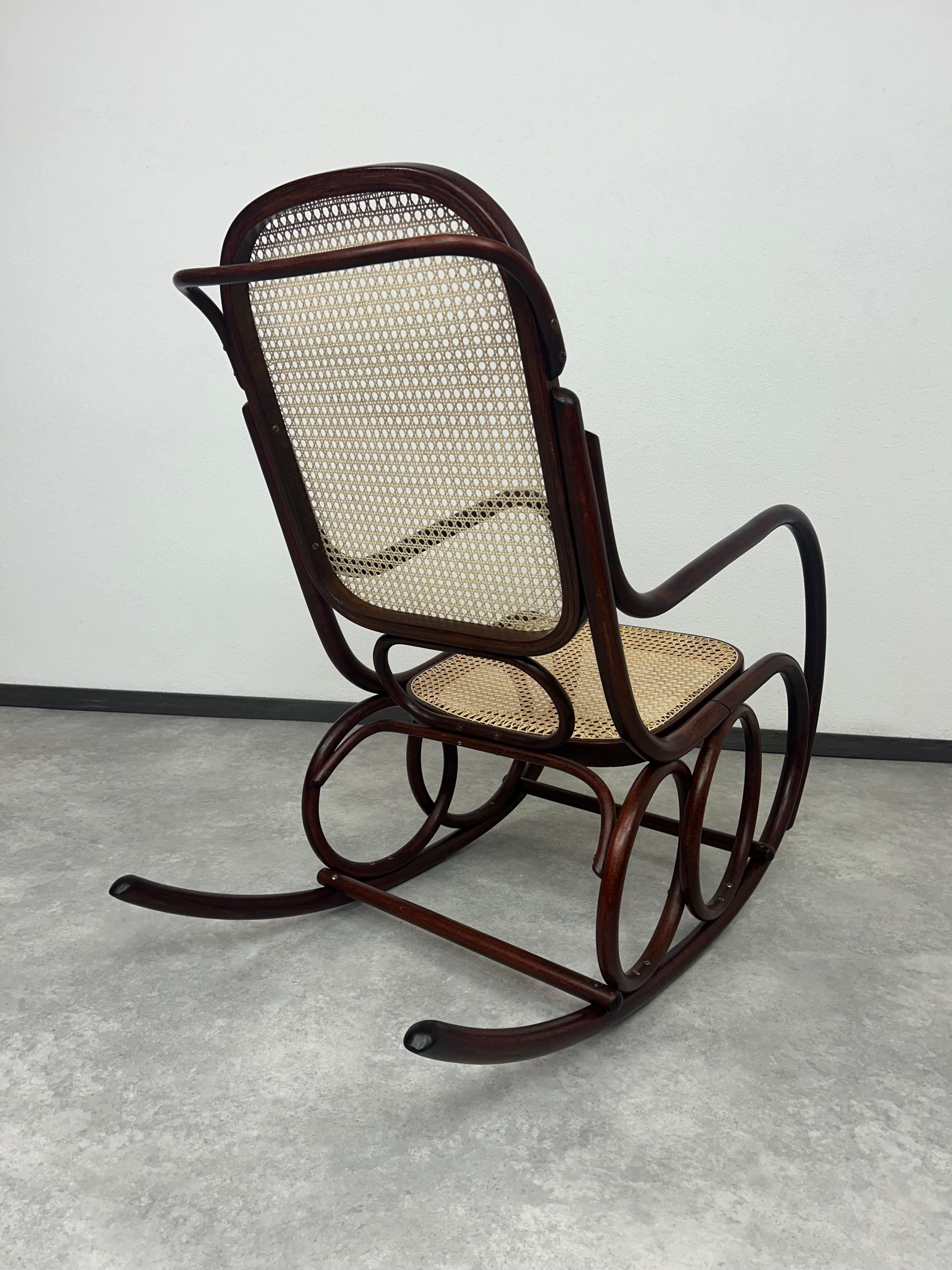Silla mecedora Thonet nº 4 Ratán