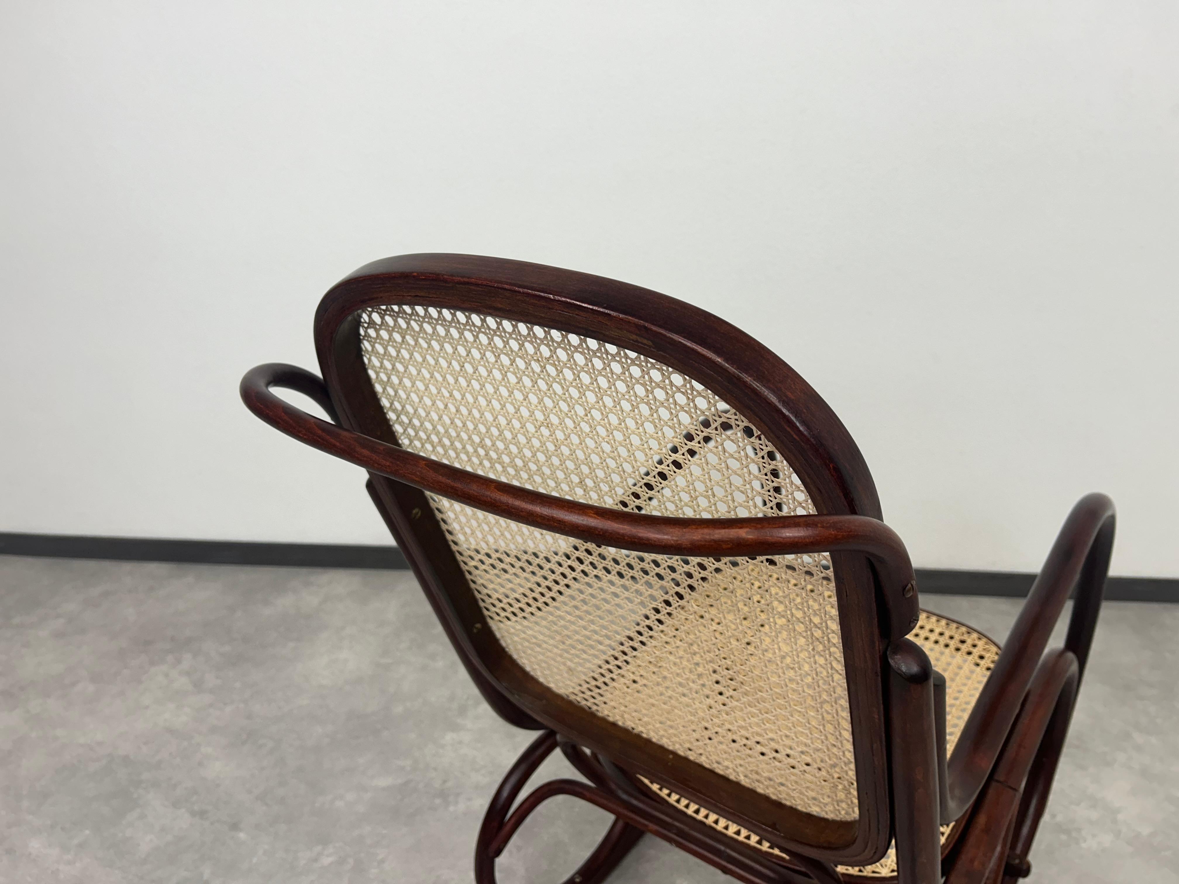 Silla mecedora Thonet nº 4 1