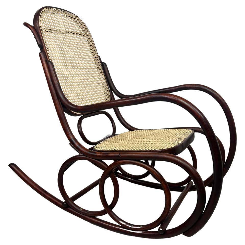 Thonet Rockingchair No. 10 with Footrest For Sale at 1stDibs