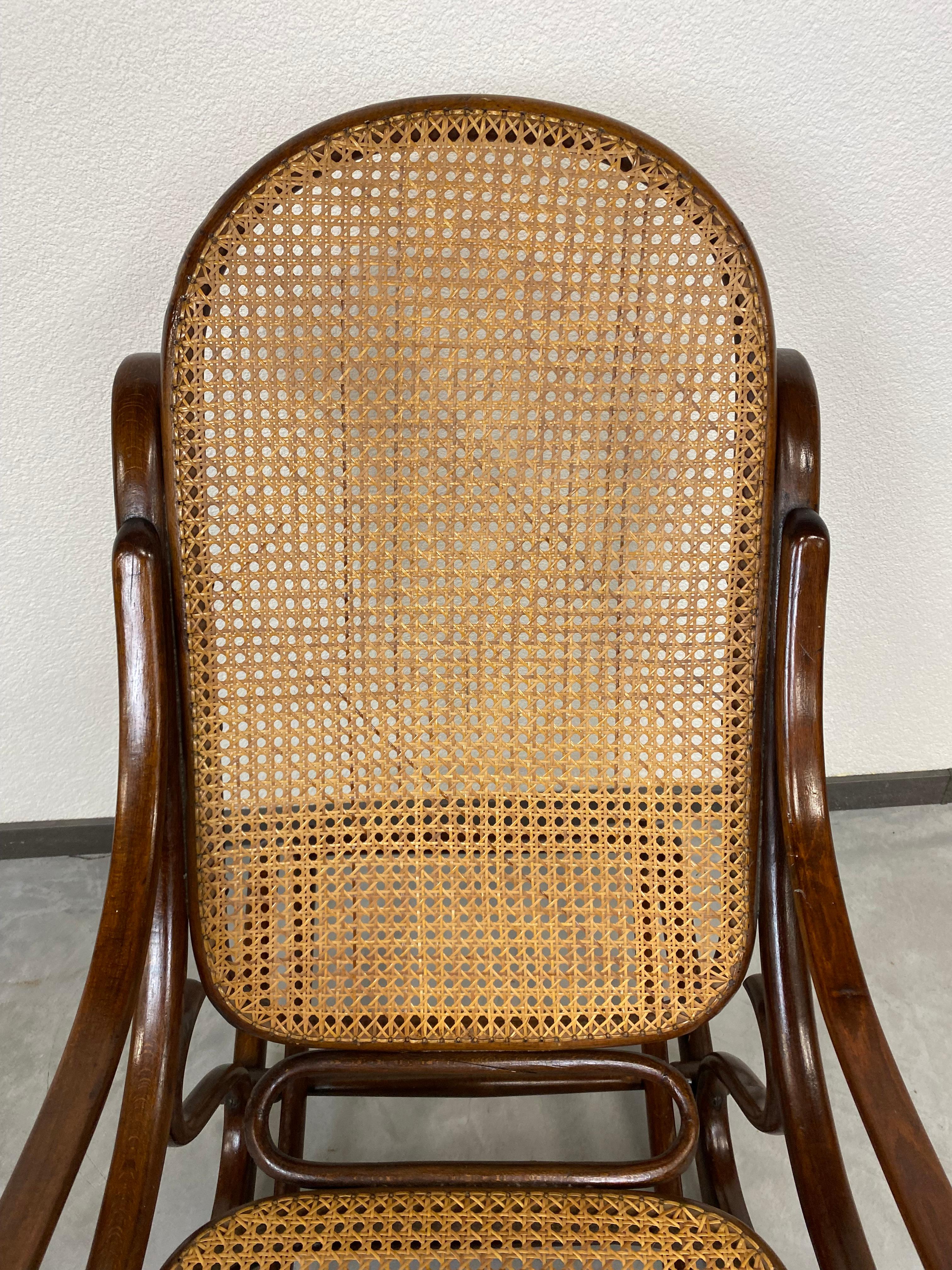 Sécession viennoise Chaise à bascule Thonet n° 7014 en vente