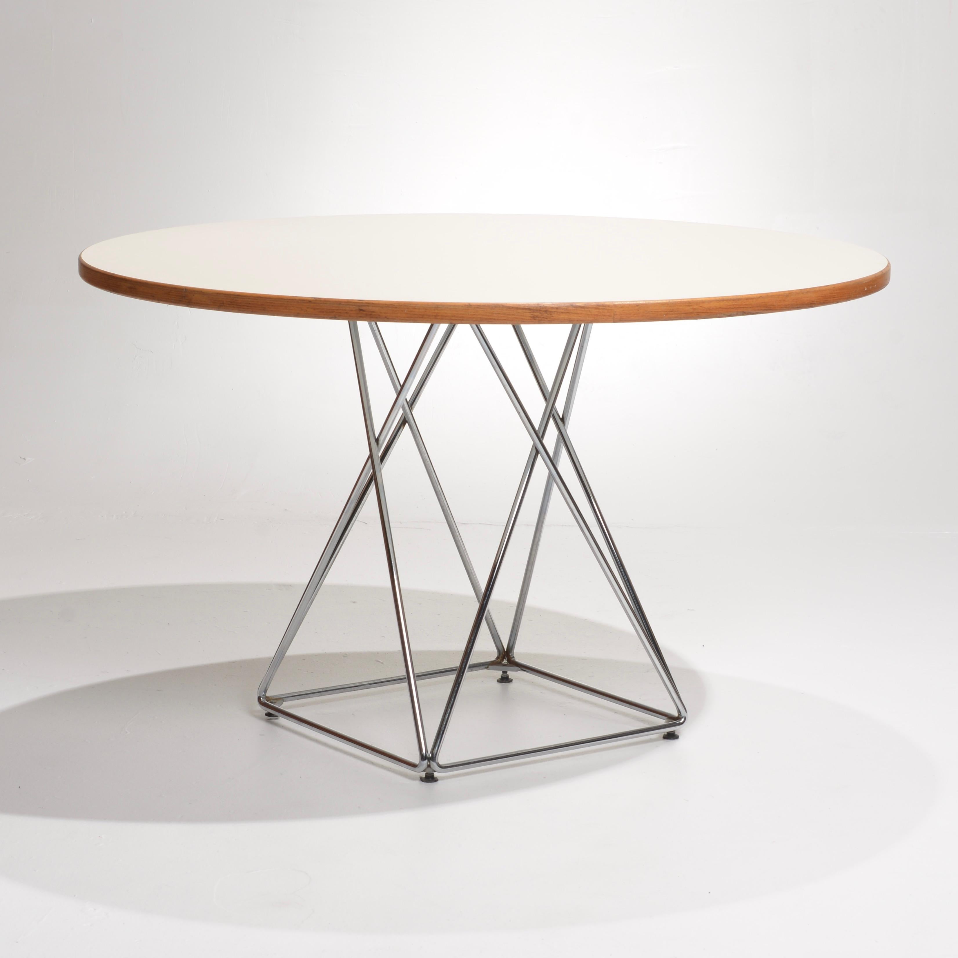 German Thonet Round Dining Table with Eiffel Base