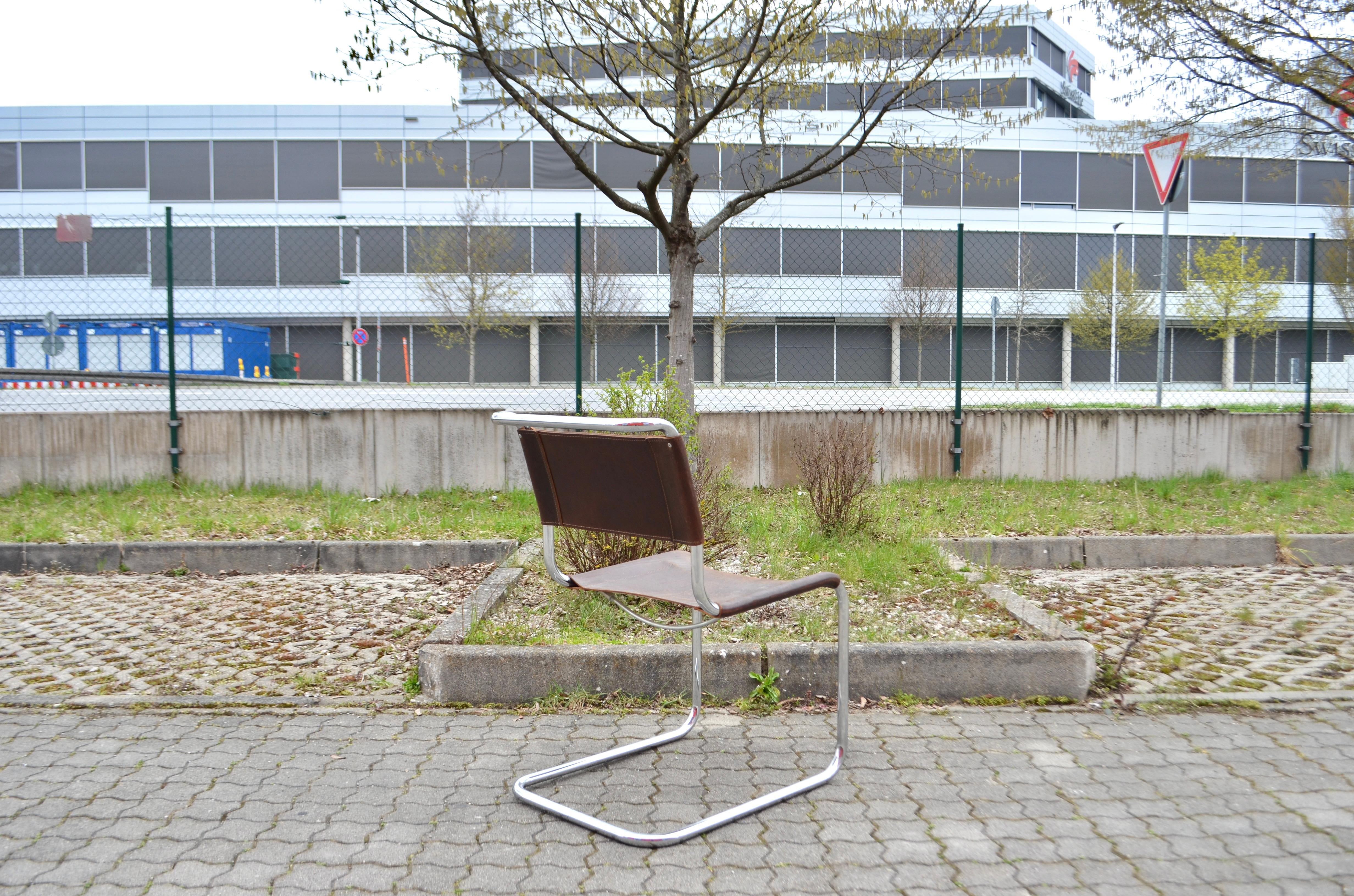 Lot de 10 chaises en cuir marron vintage Mart Stam Cantilever S 33 de Thonet en vente 10