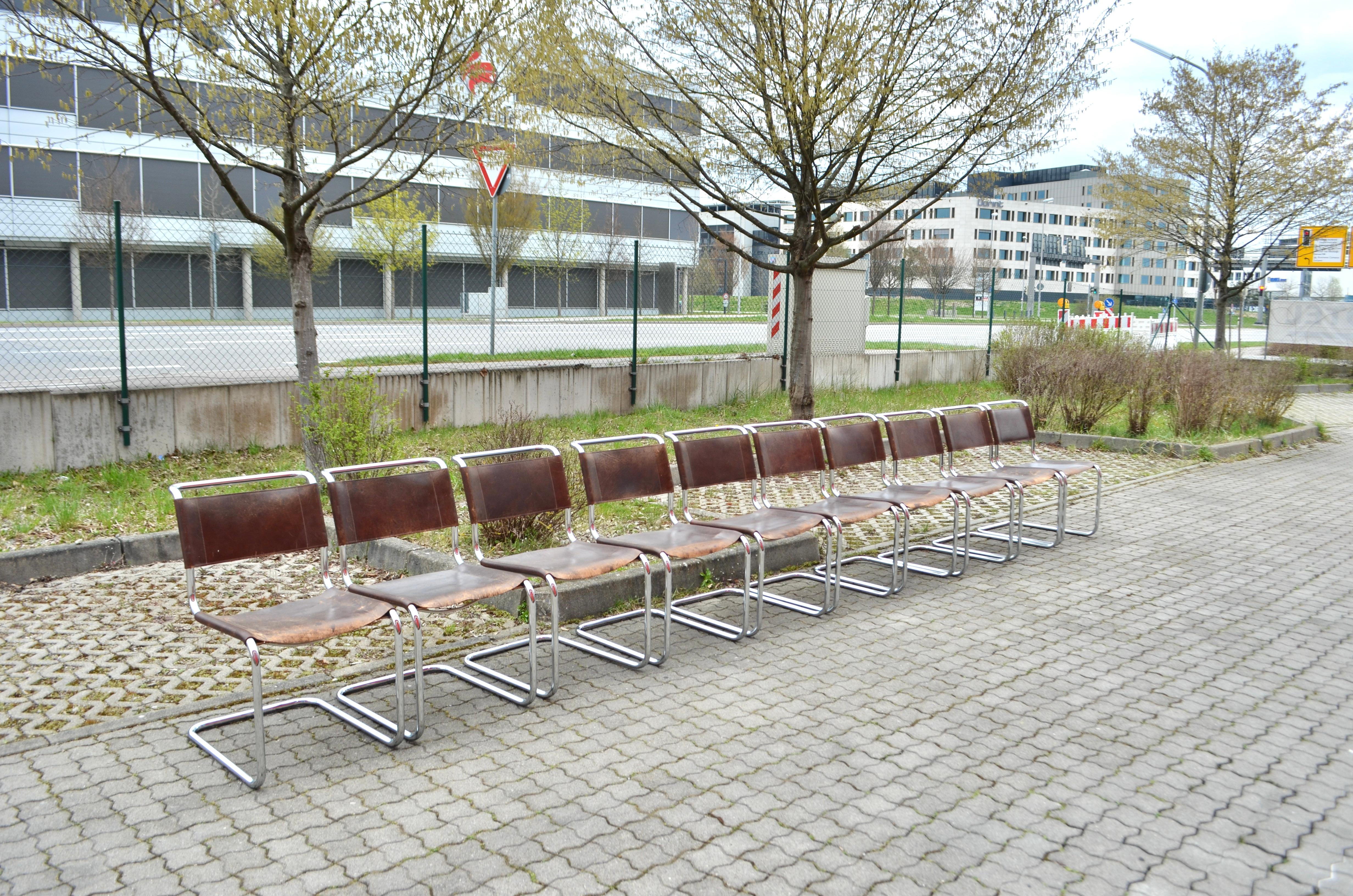 Bauhaus Lot de 10 chaises en cuir marron vintage Mart Stam Cantilever S 33 de Thonet en vente