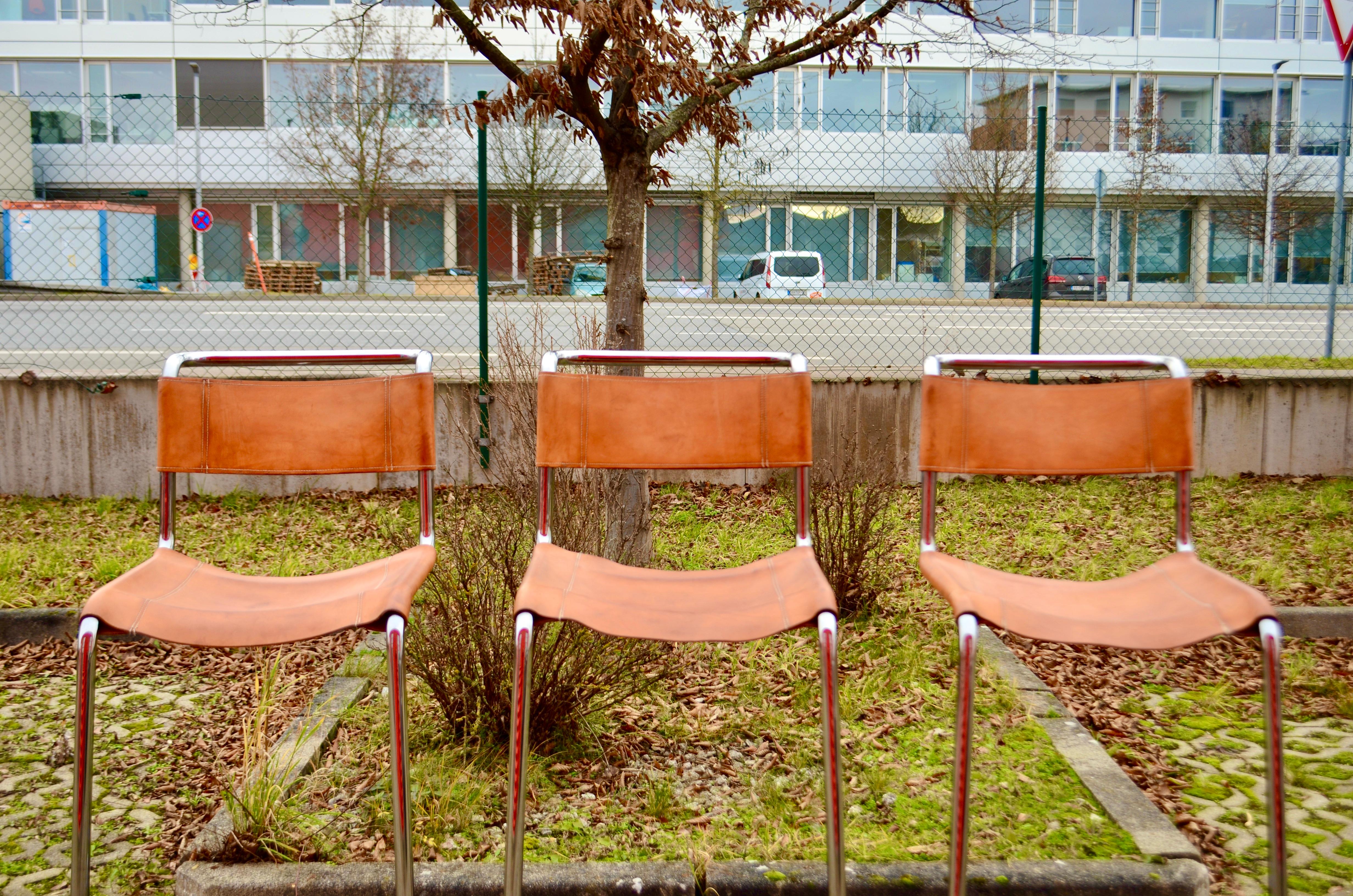 Thonet S 39 L  Silla taburete de bar de cuero vegetal coñac Mart Stam Lote de 3 Bauhaus en venta