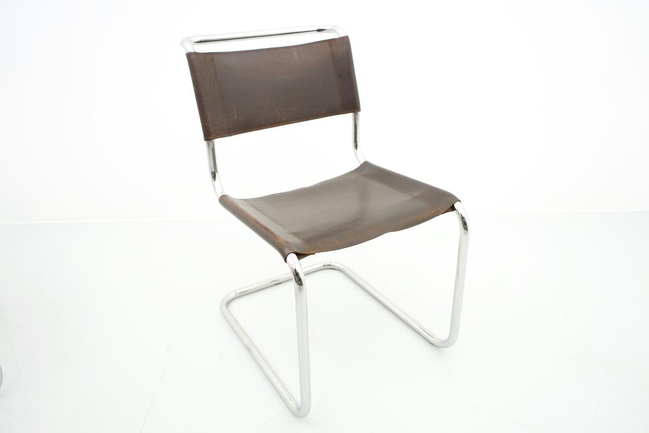 Thonet S33 Freischwingerstuhl aus Chrom und Leder Mart Stam 1926 (Bauhaus)